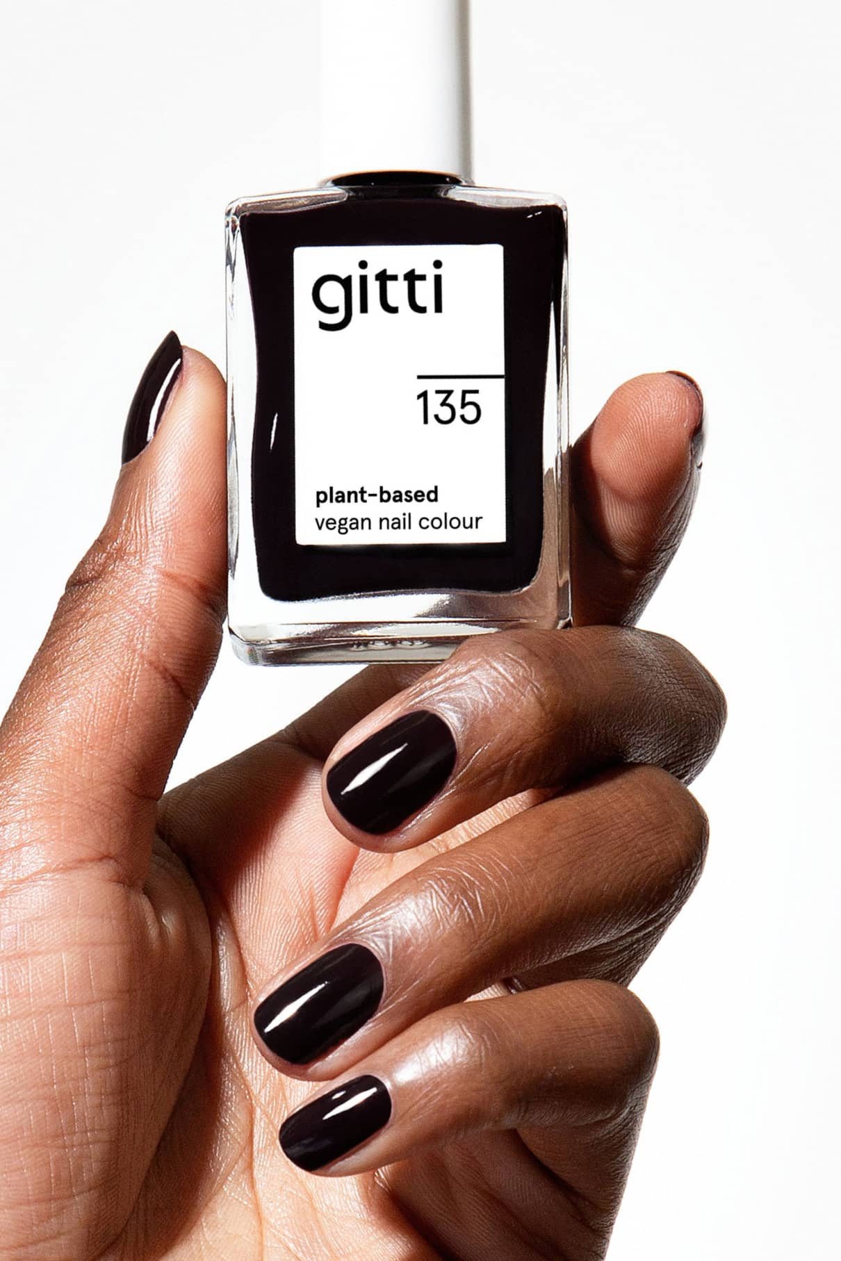 gitti-no-135-plant-based-nagellack-tief-schwarz image 5