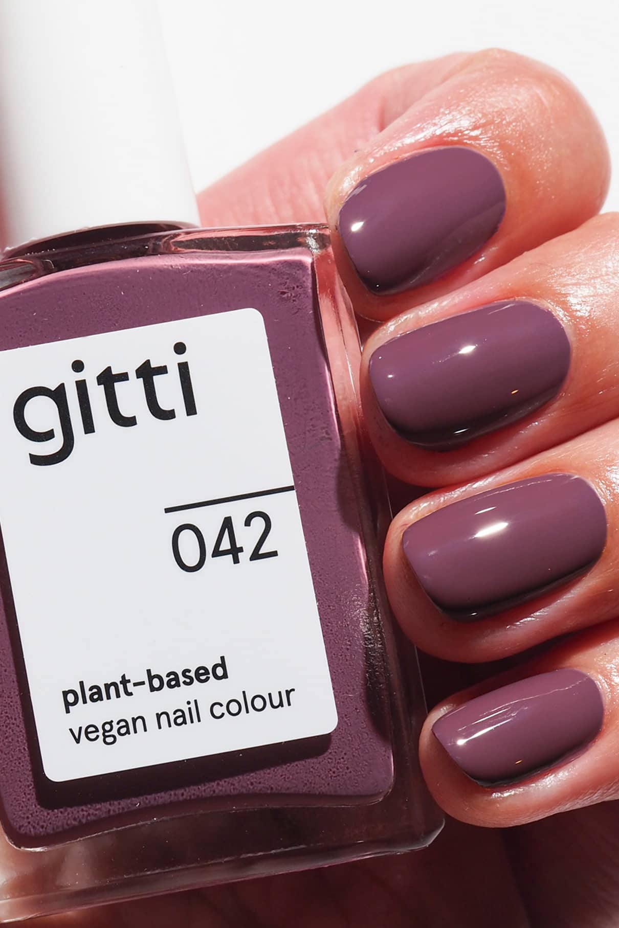 gitti-no-042-plant-based-nagellack-grau-violett-rauchig image 2