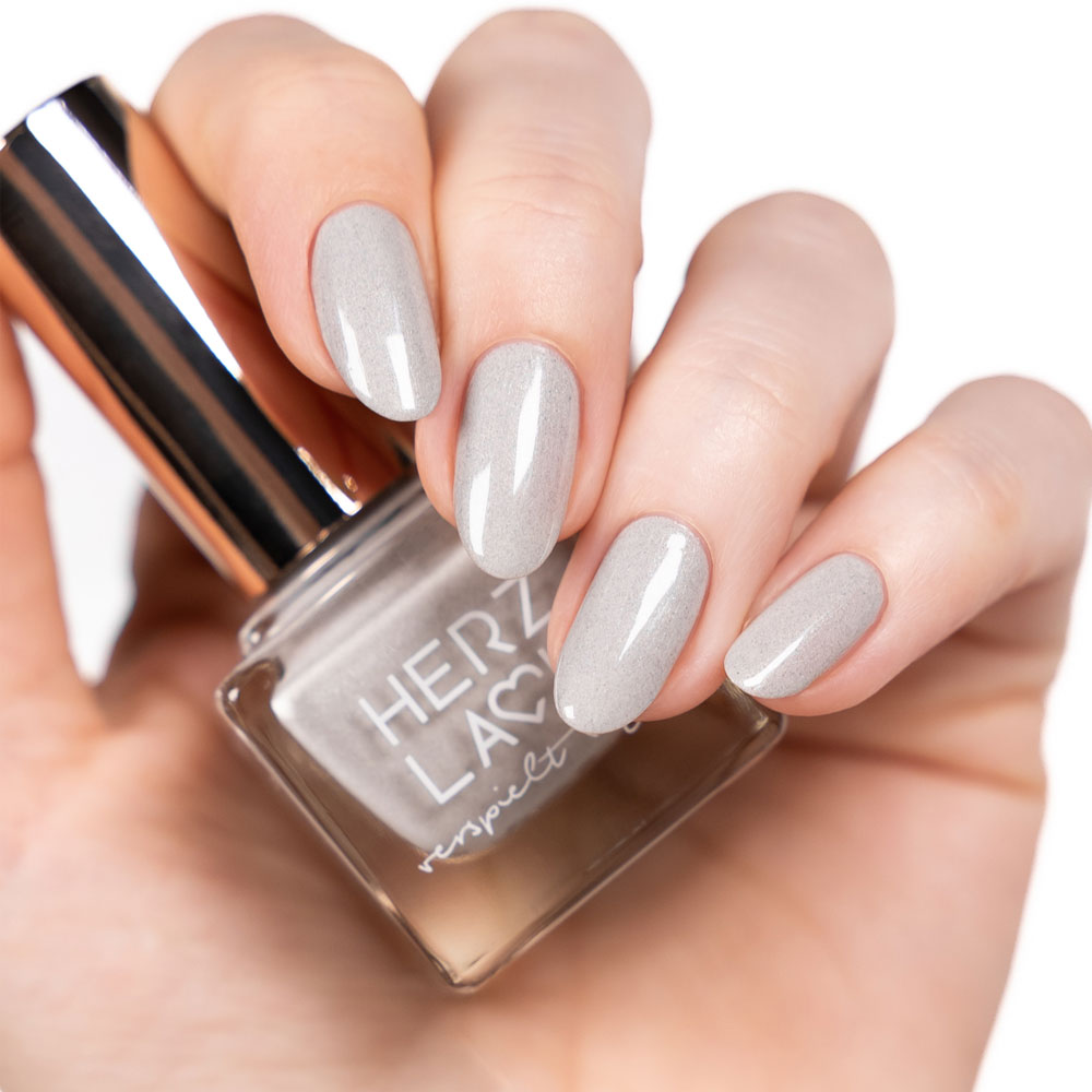 herzlack-oslo-veganer-nagellack-warmes-hellgrau-nude-schimmer-11ml image 2