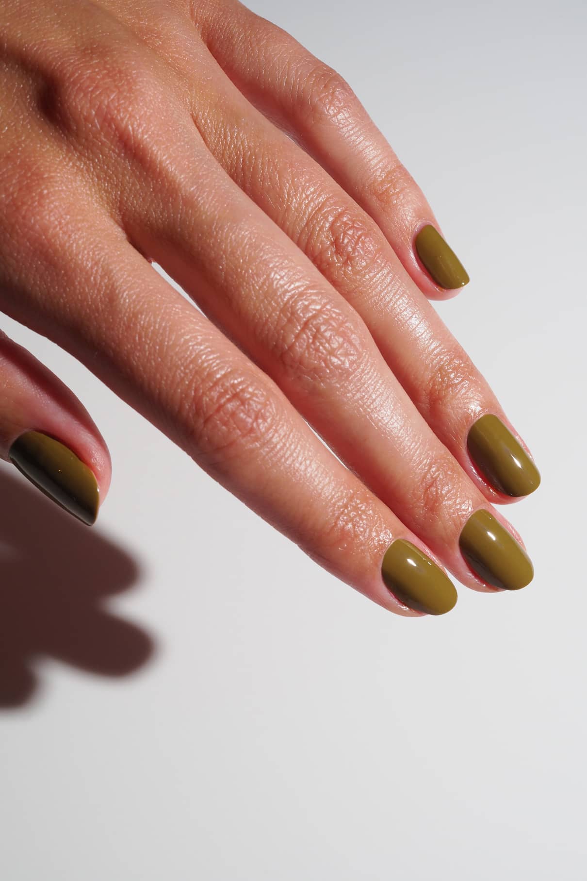 gitti-no-040-plant-based-nagellack-erdiges-gr-n-mit-goldgelb image 6