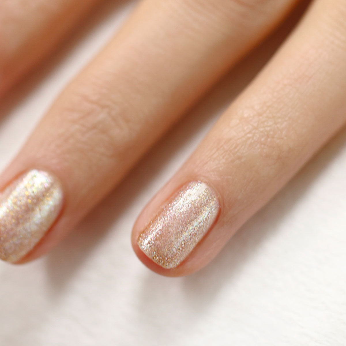 manucurist-green-gold-nagellack-gold-mit-glitzer image 2