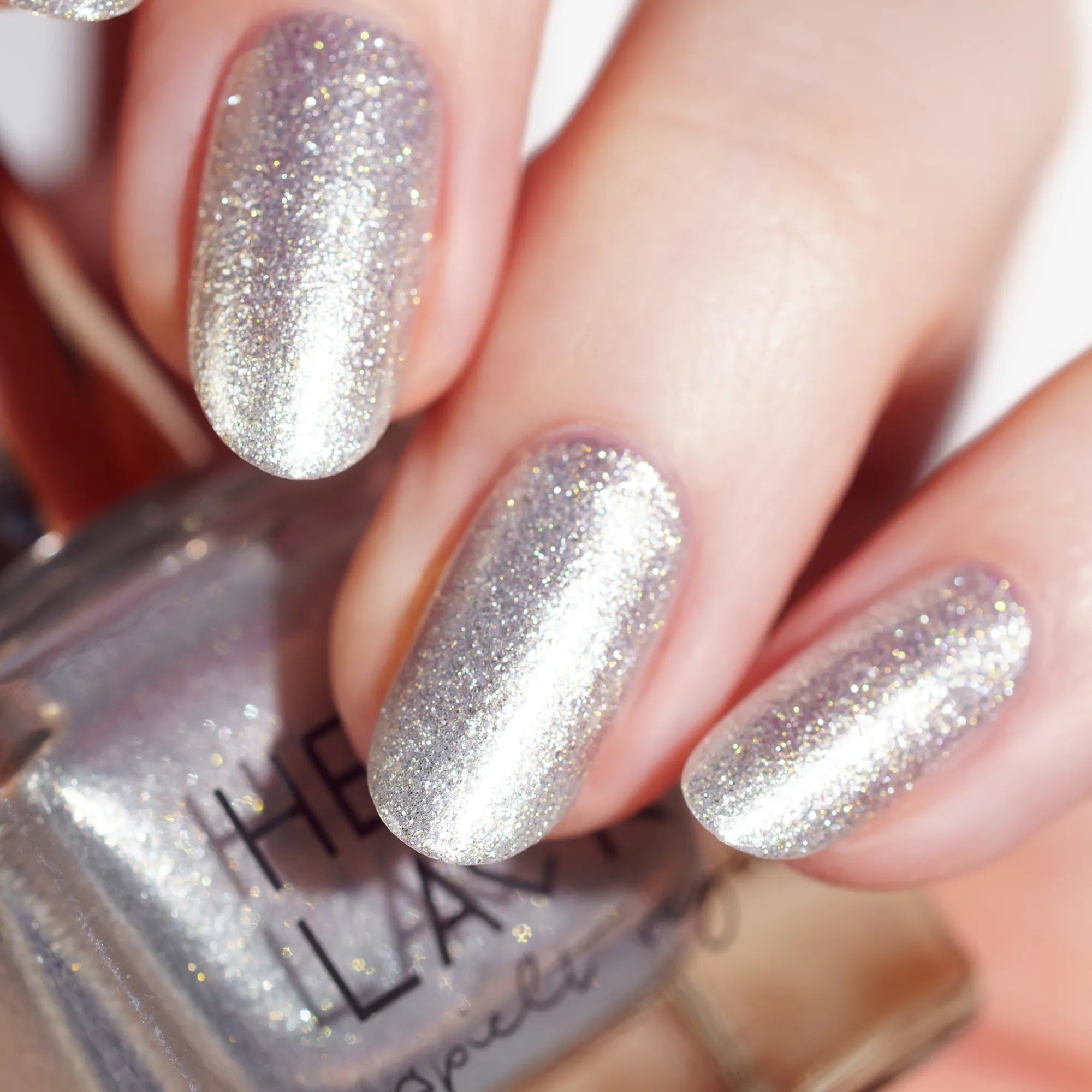 herzlack-goldschnee-veganer-nagellack-wei-gold-schimmer-glitzer-11-ml image 2