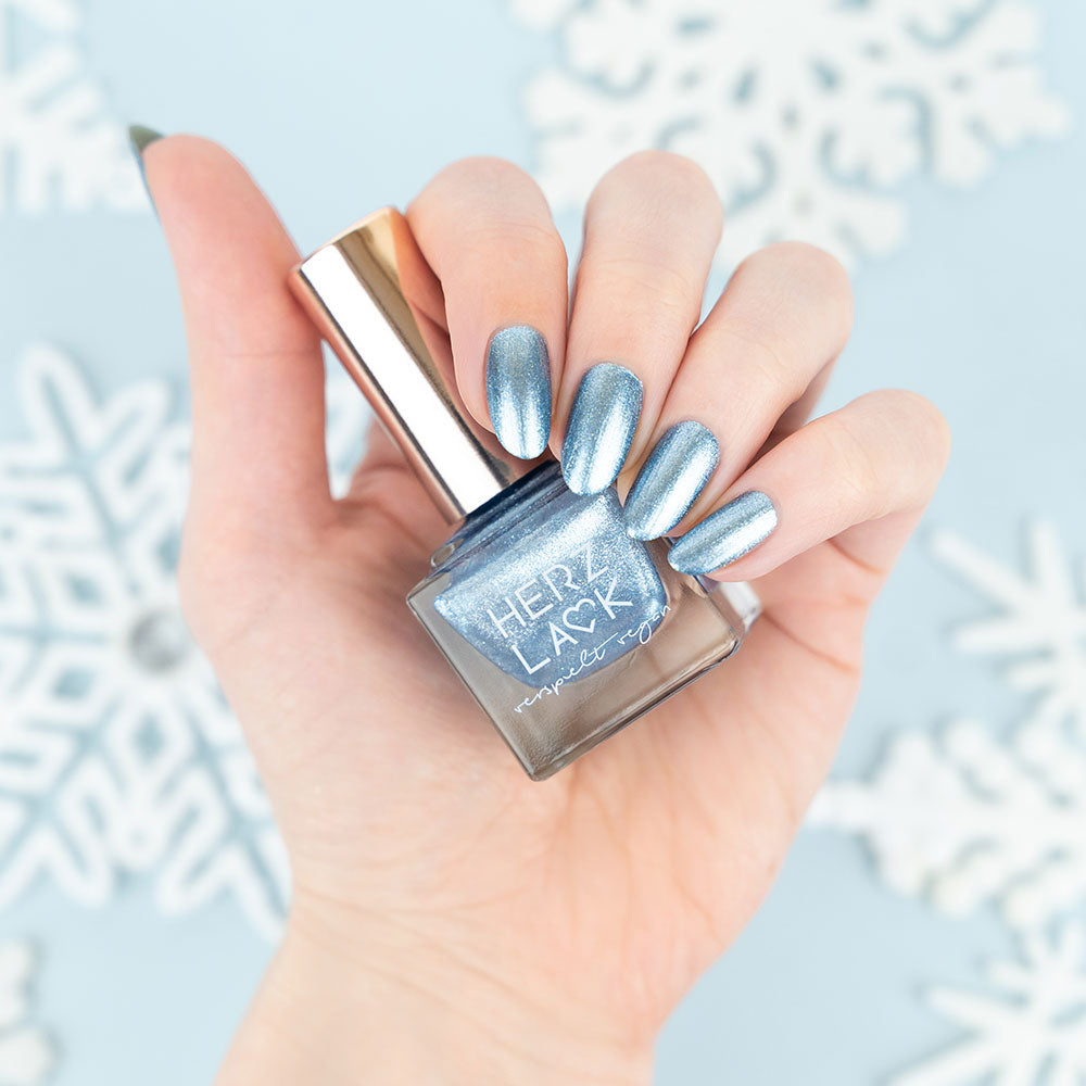 herzlack-eisk-nigin-veganer-nagellack-11-ml-eisblau-metallic image 5