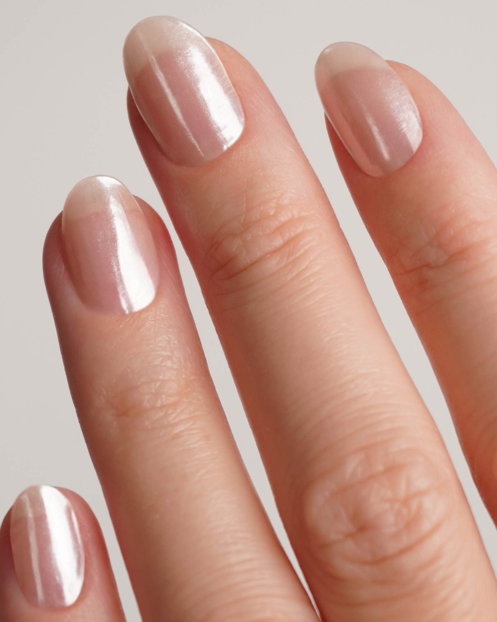 doonails-milkshake-uv-gel-strips-cremig-mit-chrome-effekt image 2