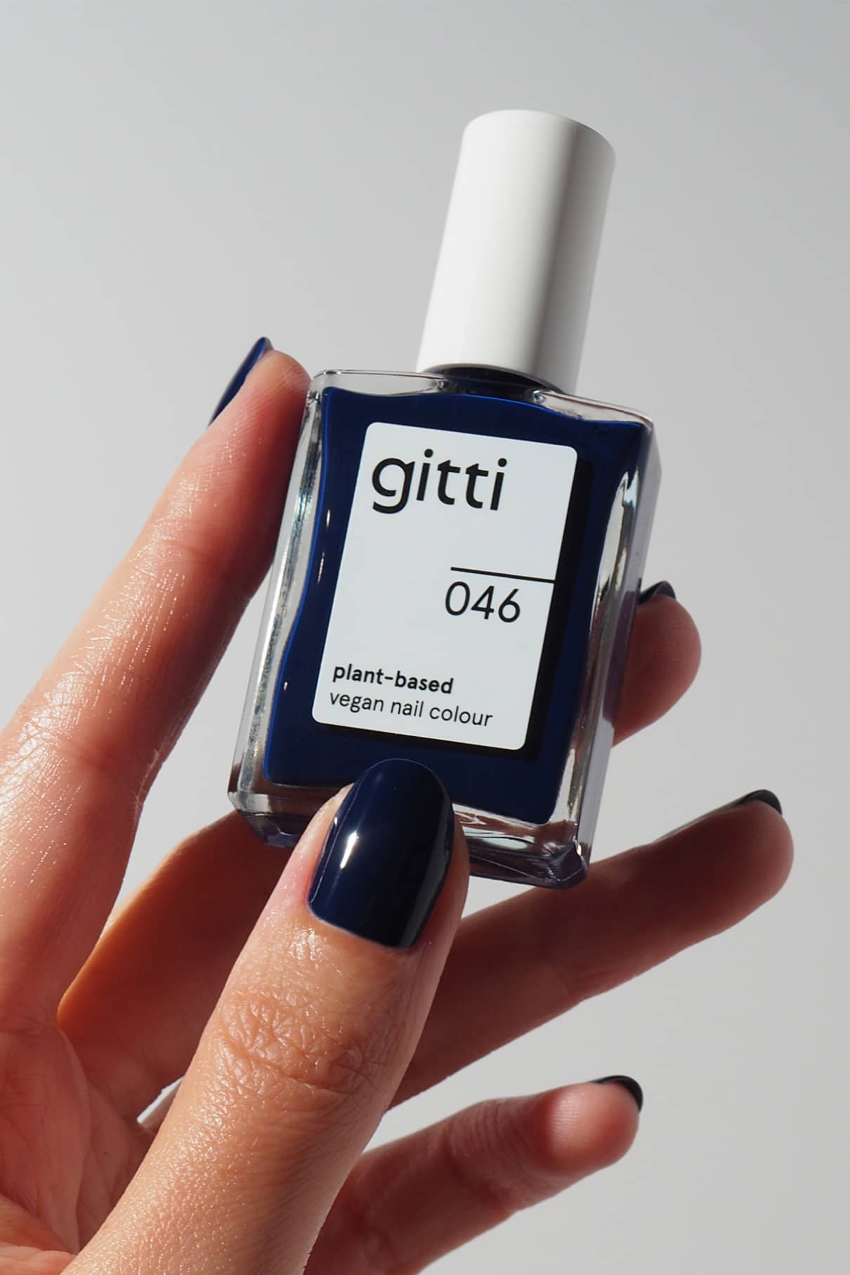 gitti-no-046-pflanzlicher-nagellack-k-hles-dunkelblau image 5