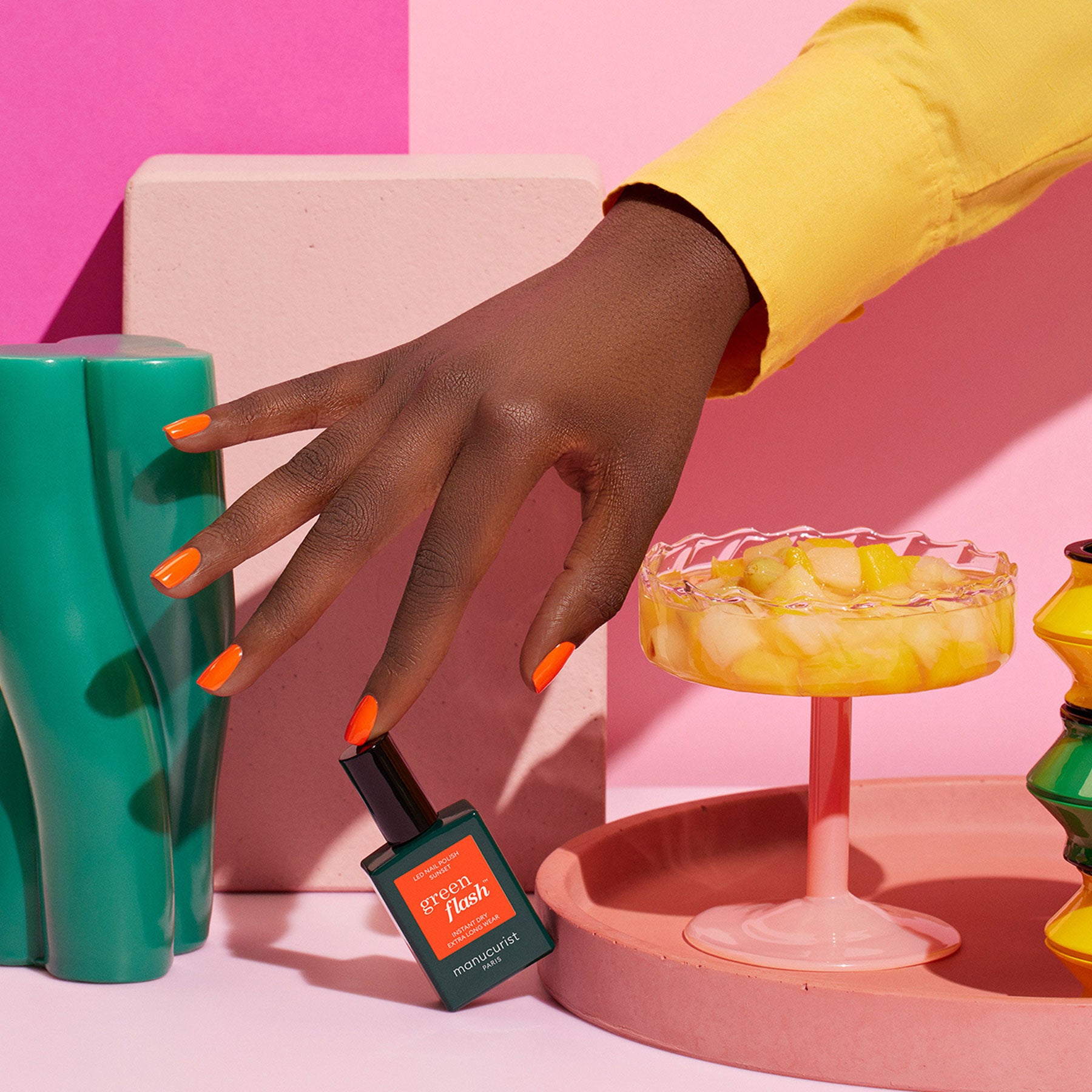 manucurist-green-flash-sunset-veganer-led-nagellack-orange image 6