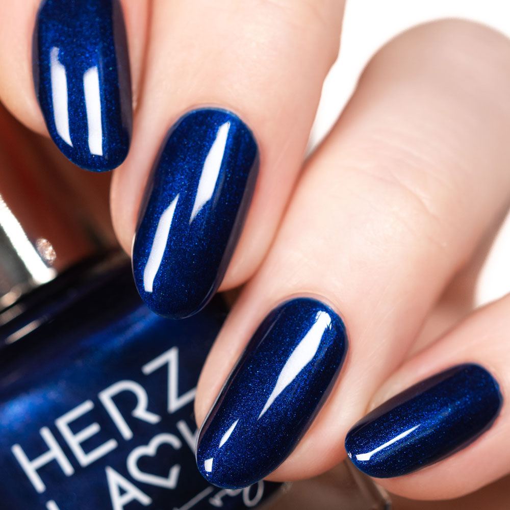 herzlack-royal-blau-veganer-nagellack-viva-las-vegas-schimmer image 3