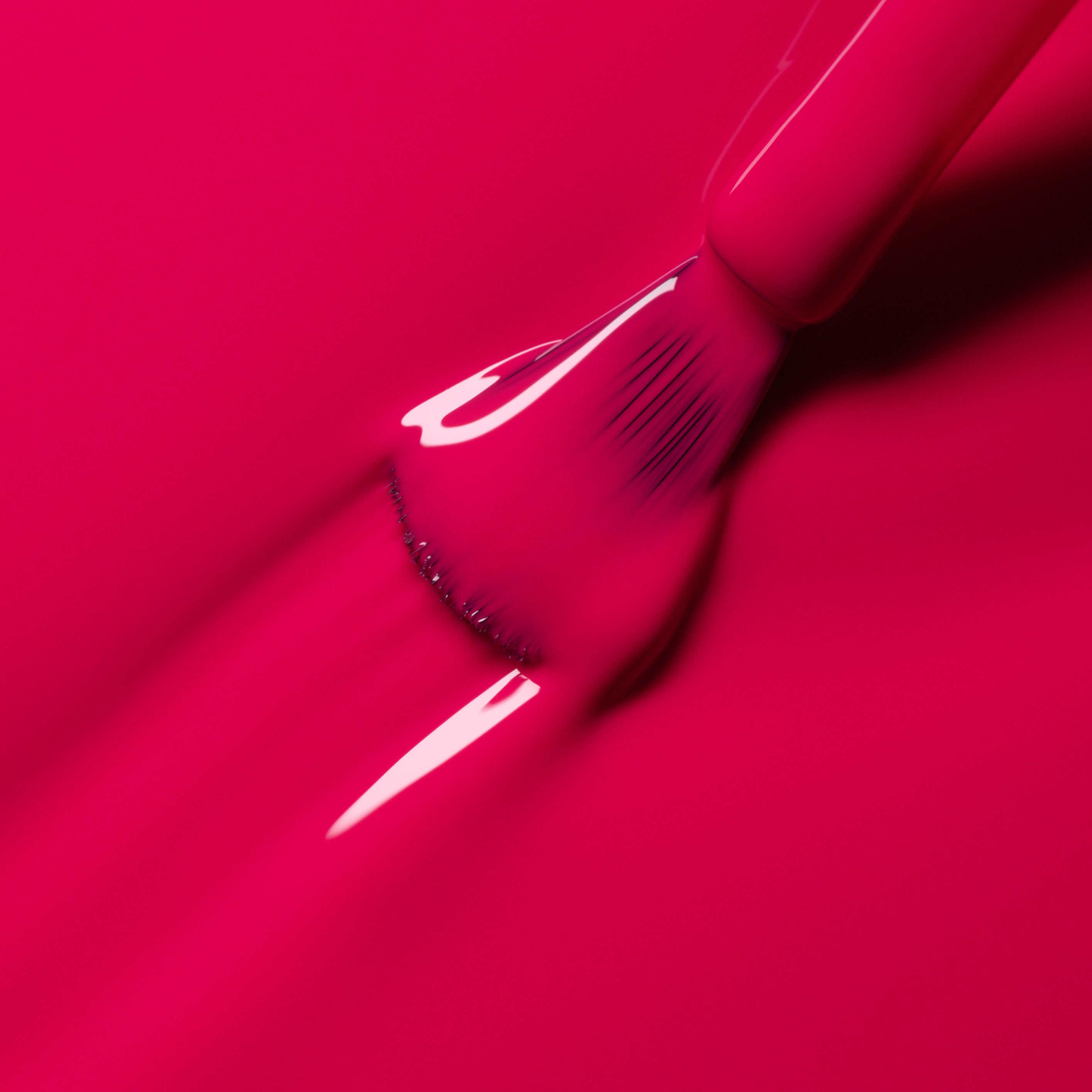 manucurist-green-flash-pfingstrose-hybrid-nagellack-in-himbeerrosa image 3
