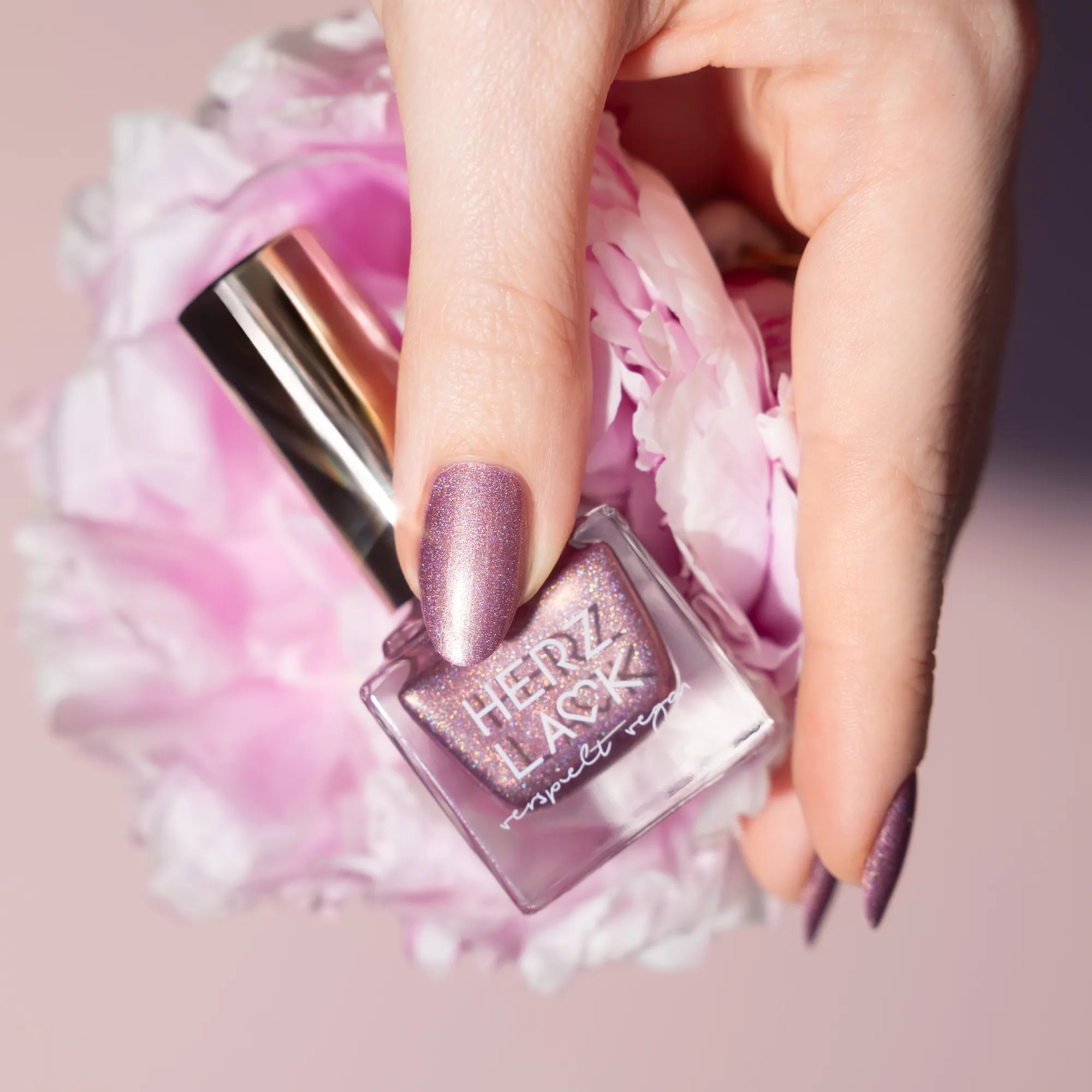 herzlack-glanzmoment-rosa-nude-holo-nagellack-vegan-11ml image 4