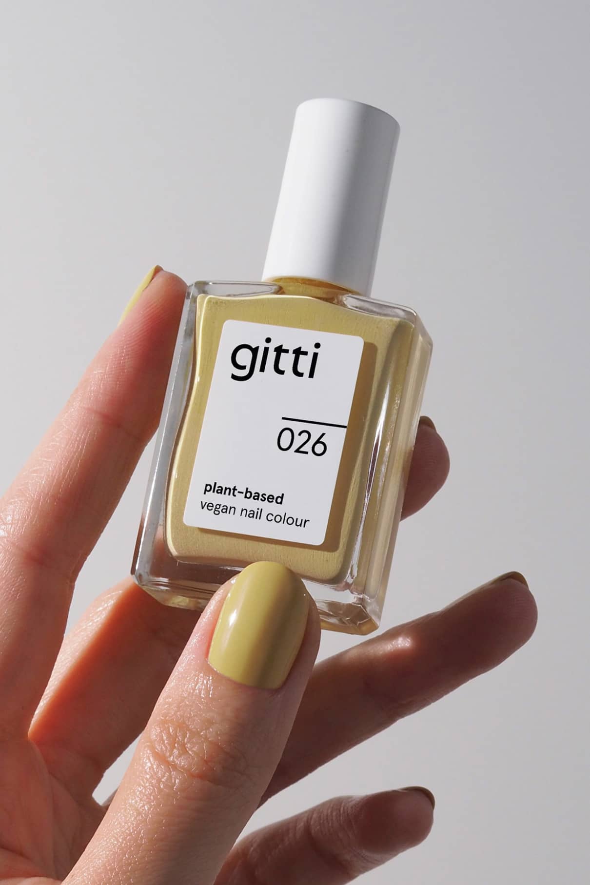 gitti-no-026-plant-based-nagellack-pastellgelb-mit-gr-n-touch image 5