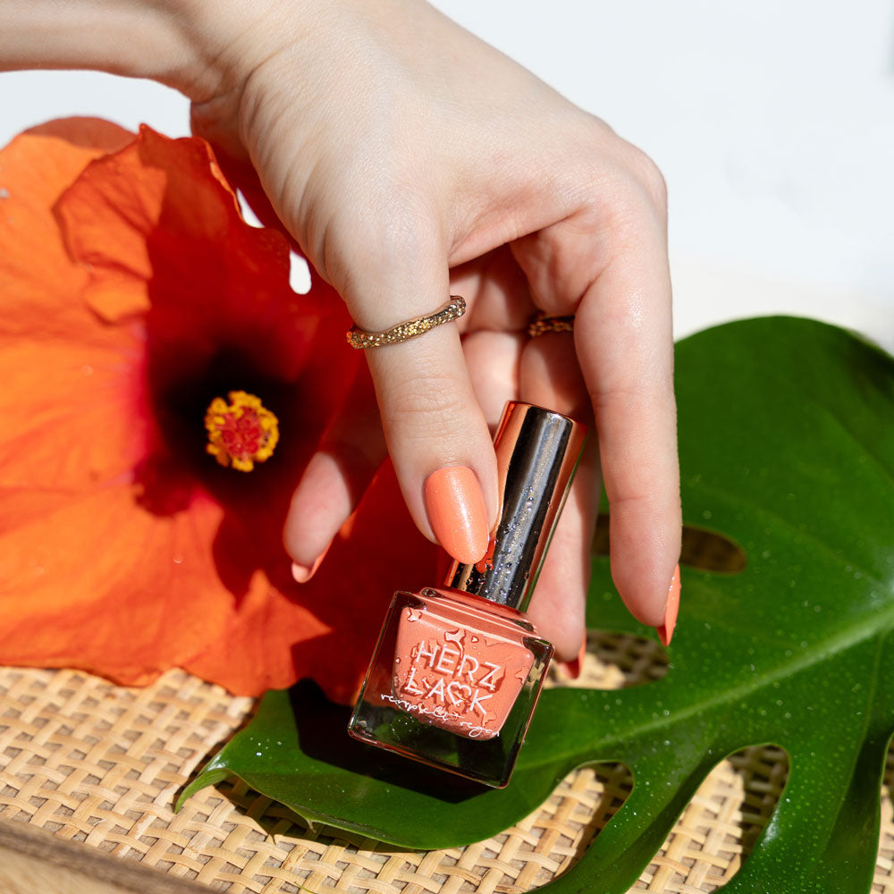 herzlack-honolulu-urlaubsreif-veganer-nagellack-pfirsich-orange-mit-schimmer-11m image 7