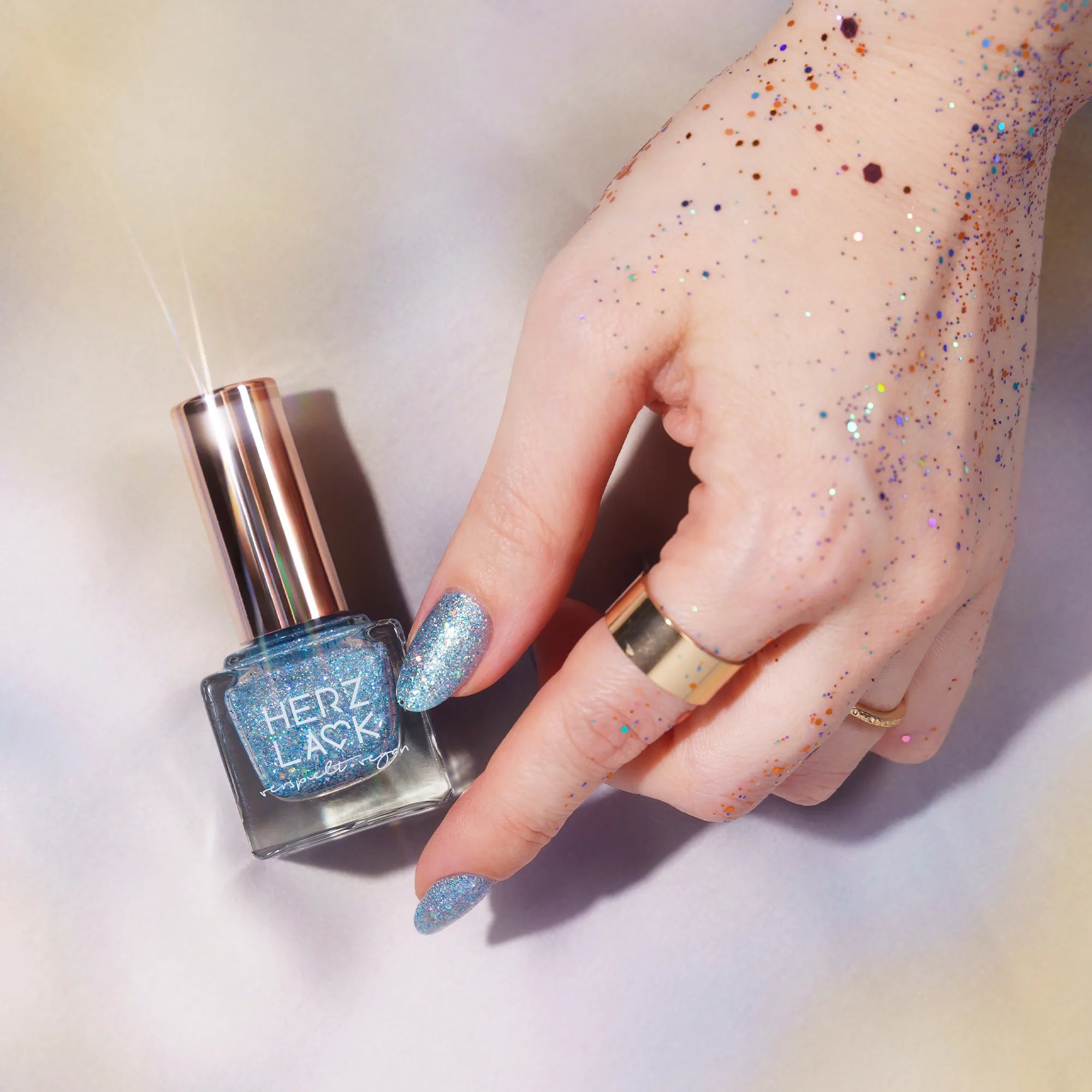 herzlack-einhornmond-nagellack-silberblau-mit-silber-holo-glitzer-11-ml image 8