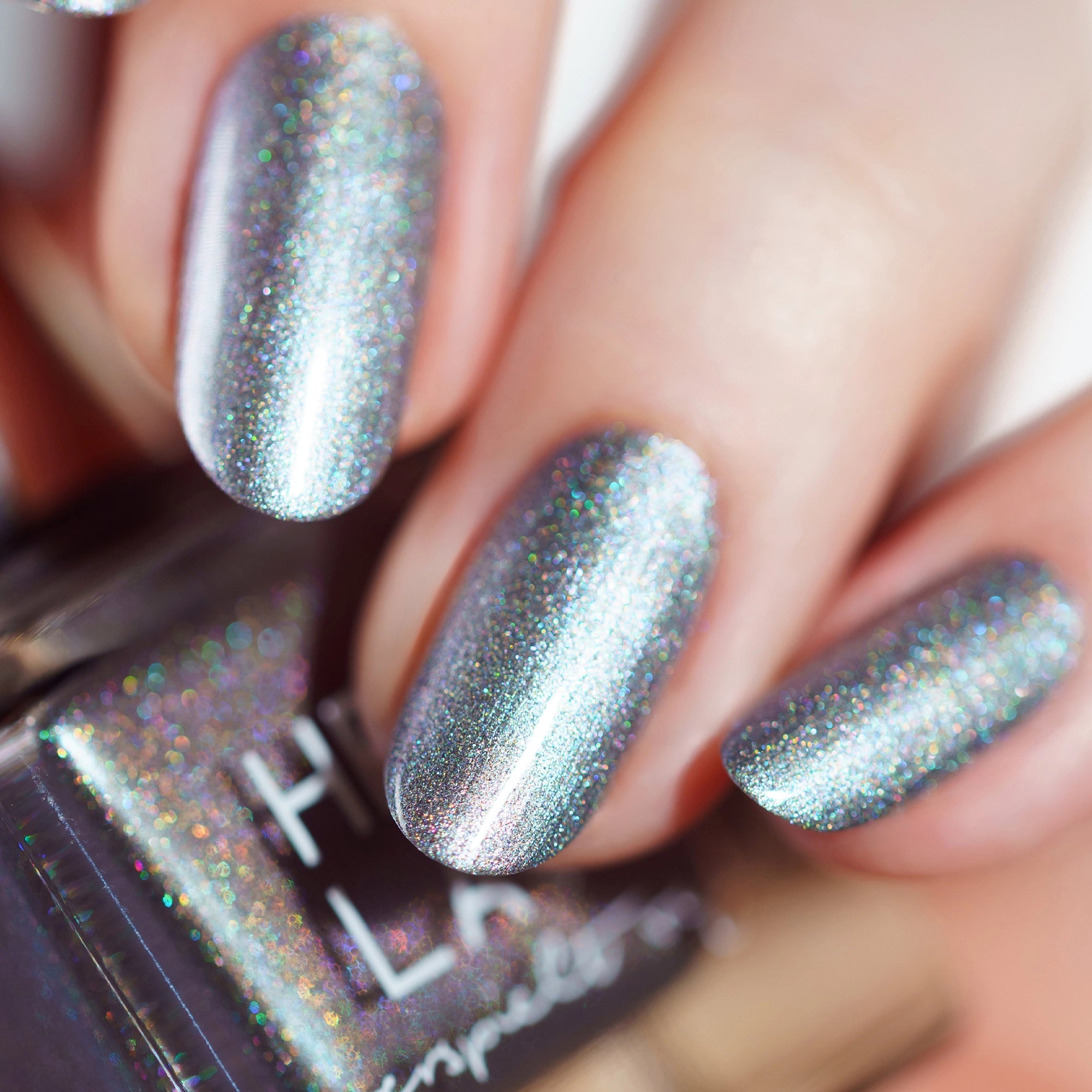 herzlack-novembernebel-veganer-nagellack-k-hles-dunkelgrau-duochrome-holo-11-ml image 2