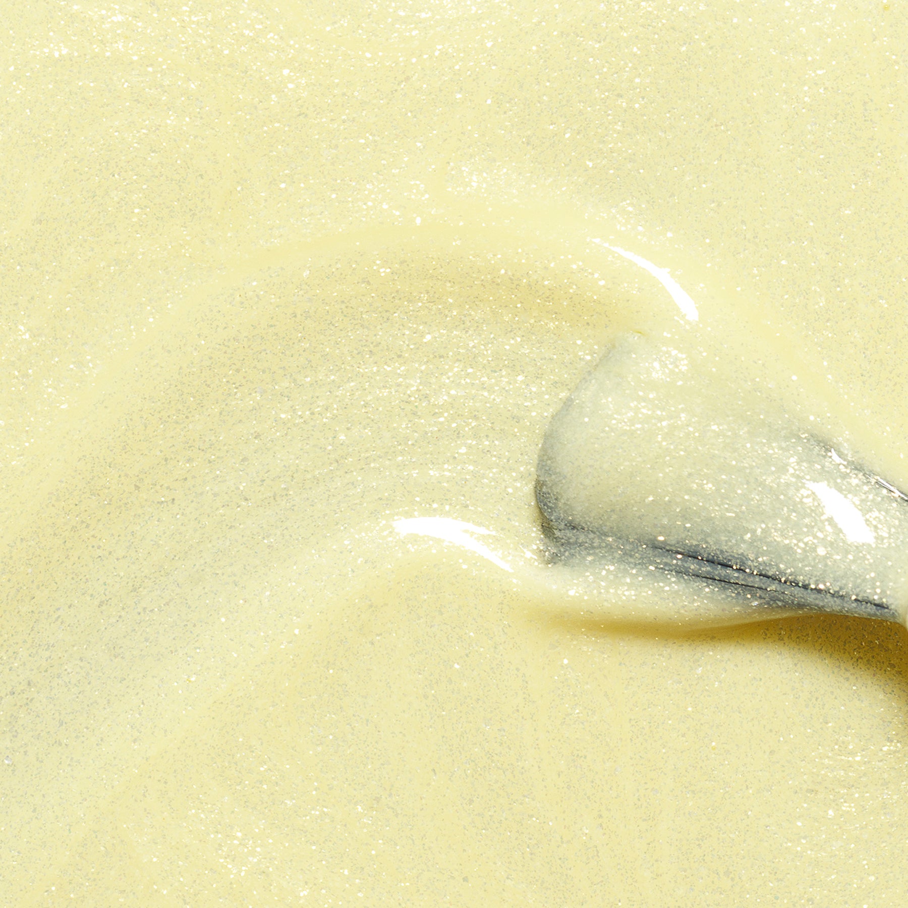 manucurist-green-flash-lemonade-semi-permanenter-gel-nagellack-blassgelb-glitzer image 5