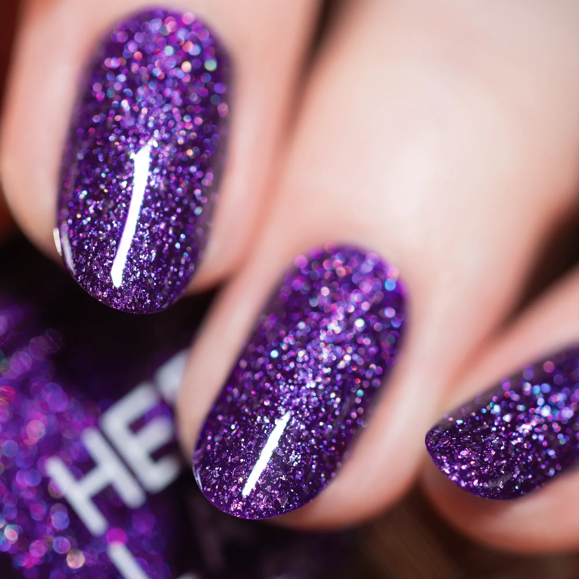 herzlack-amethyst-holo-diamond-veganer-nagellack-lila-mit-intensivem-holo-effekt image 3