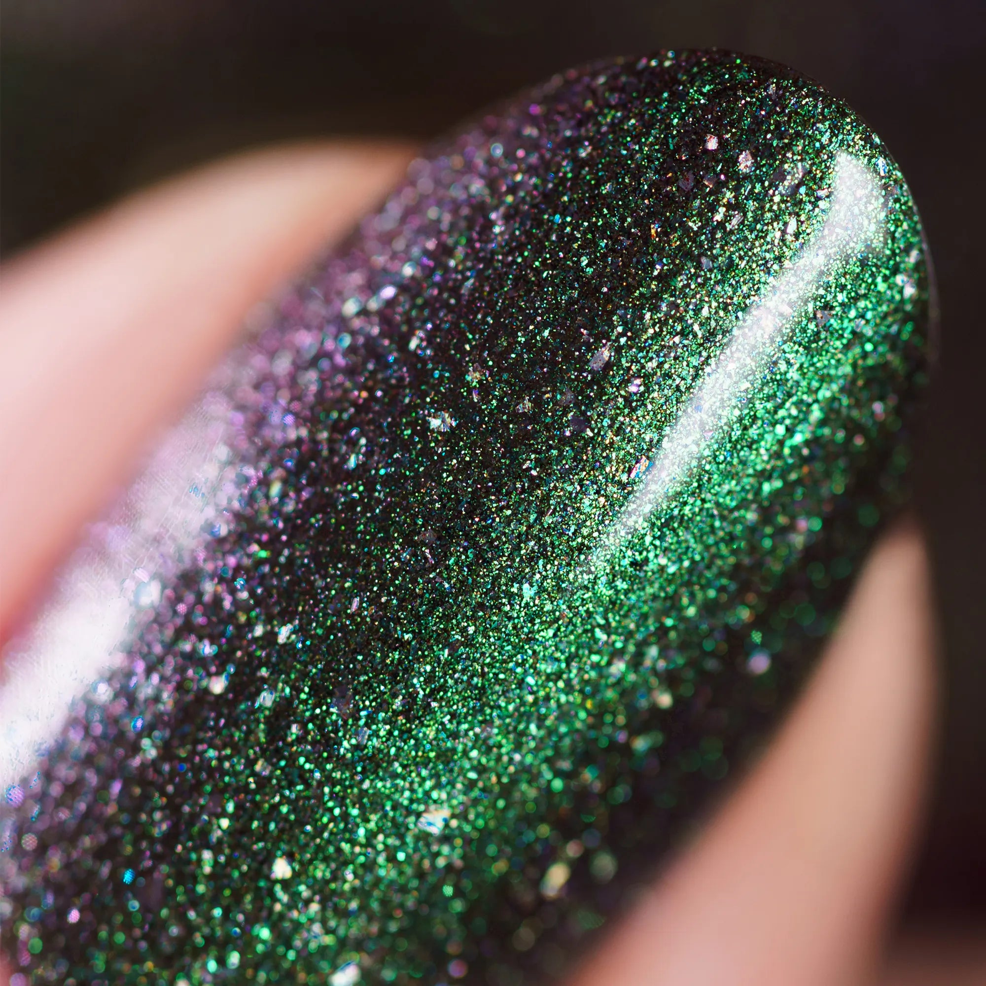 herzlack-zaubermoos-veganer-nagellack-dunkelgr-n-holo-duochrome-11ml image 4