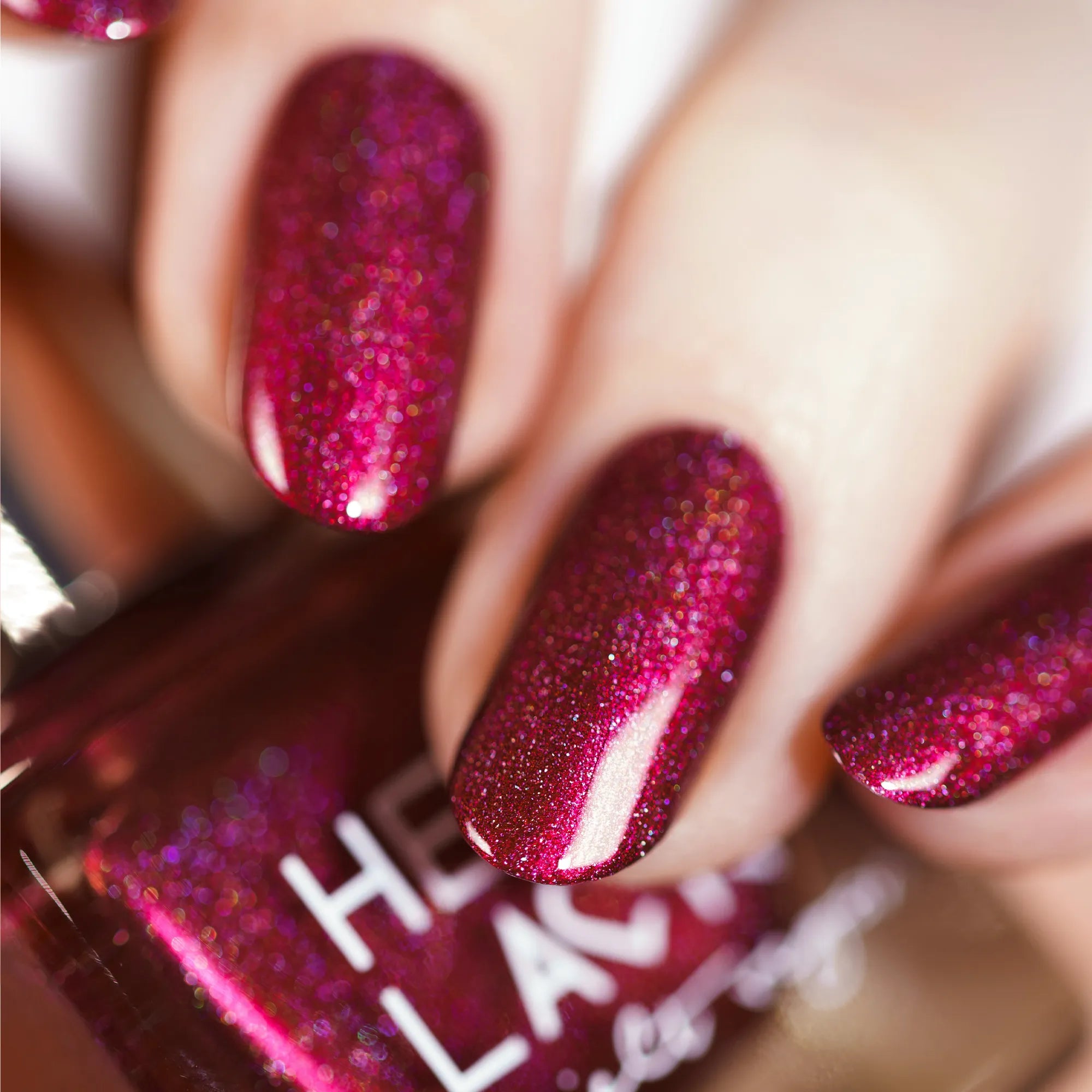 herzlack-merci-veganer-nagellack-dunkelrot-holo-schimmer-11-ml image 3