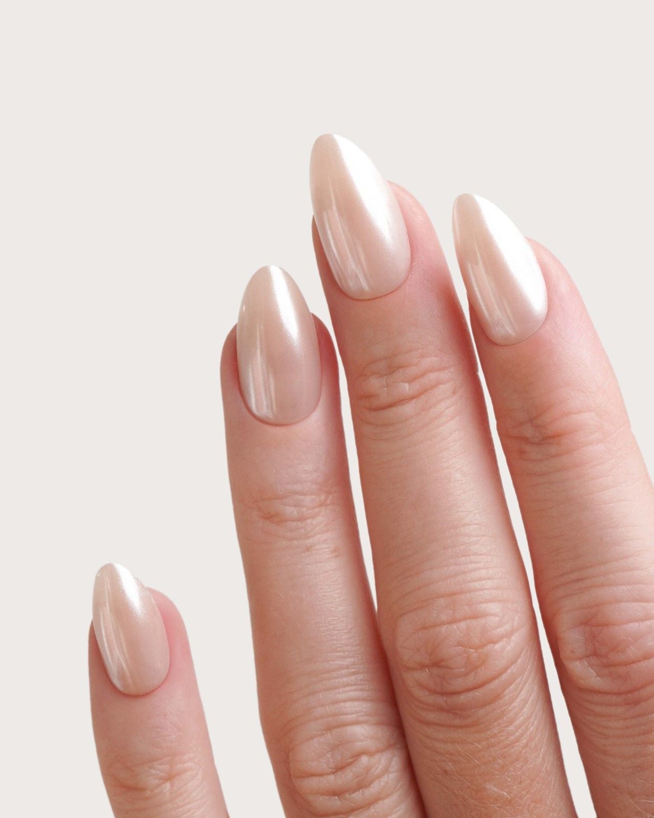 doonails-prosecco-soft-gel-press-ons-short-almond-champagner-chrome image 2