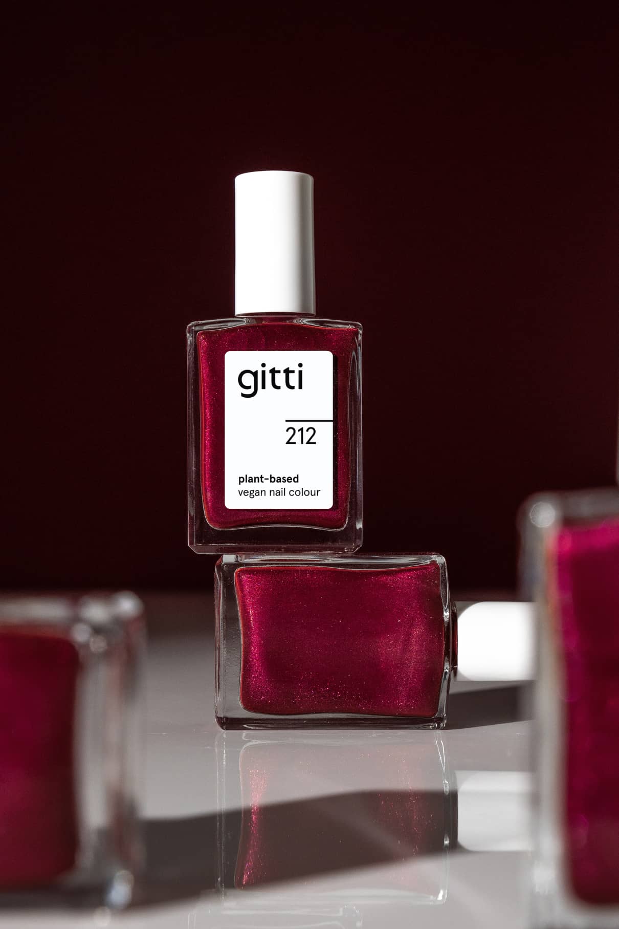 gitti-no-212-plant-based-nagellack-beeriges-rot-metallic image 7