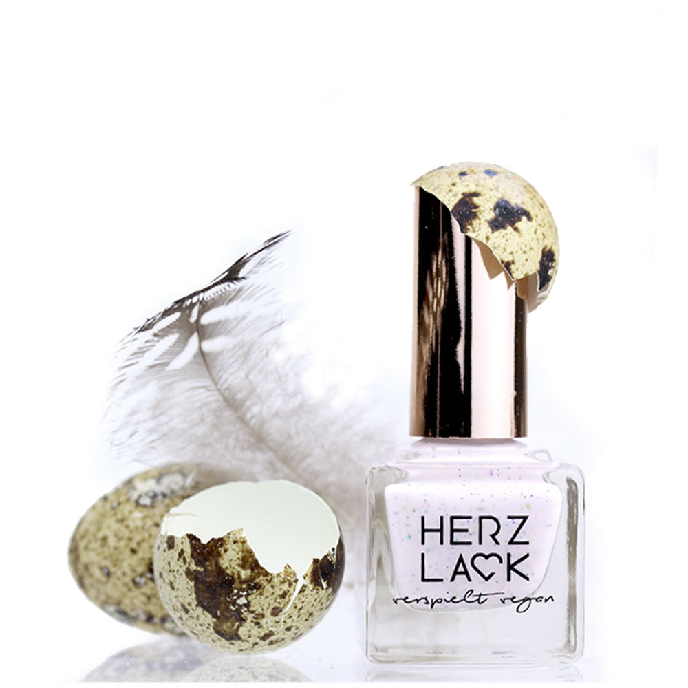 herzlack-spieler-ei-veganer-nagellack-wei-mit-glitzer-11ml image 6