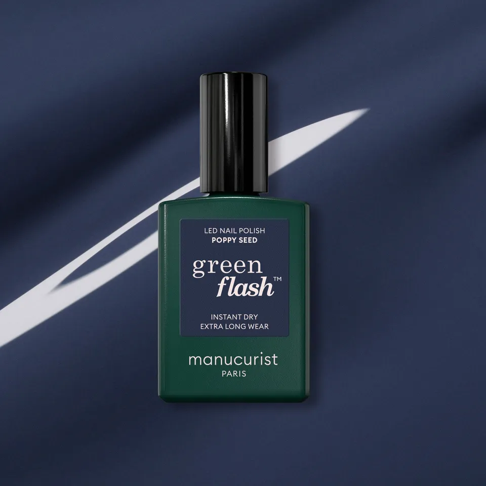 manucurist-green-flash-poppy-seed-semi-permanenter-nagellack-blaugrau image 1