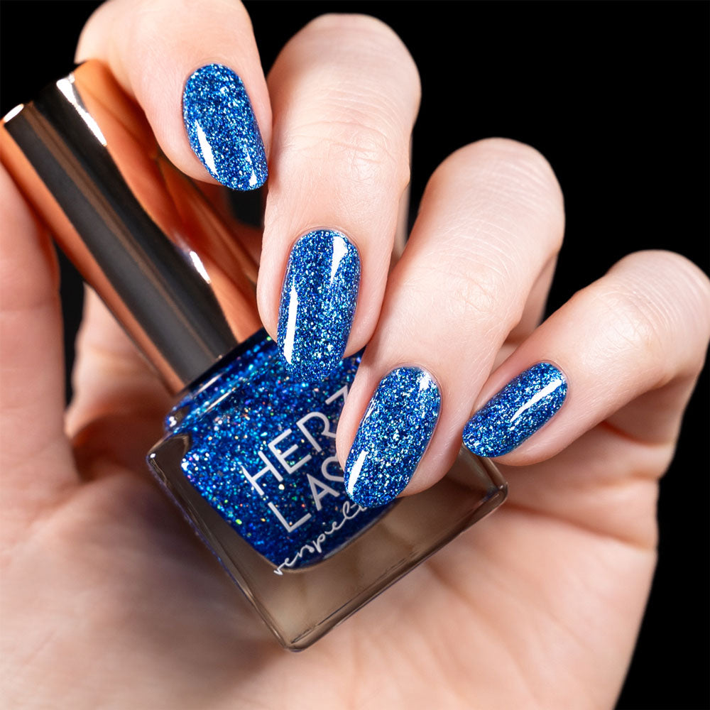 herzlack-saphir-holo-diamond-veganer-nagellack-blau-mit-holo-effekt-11ml image 4