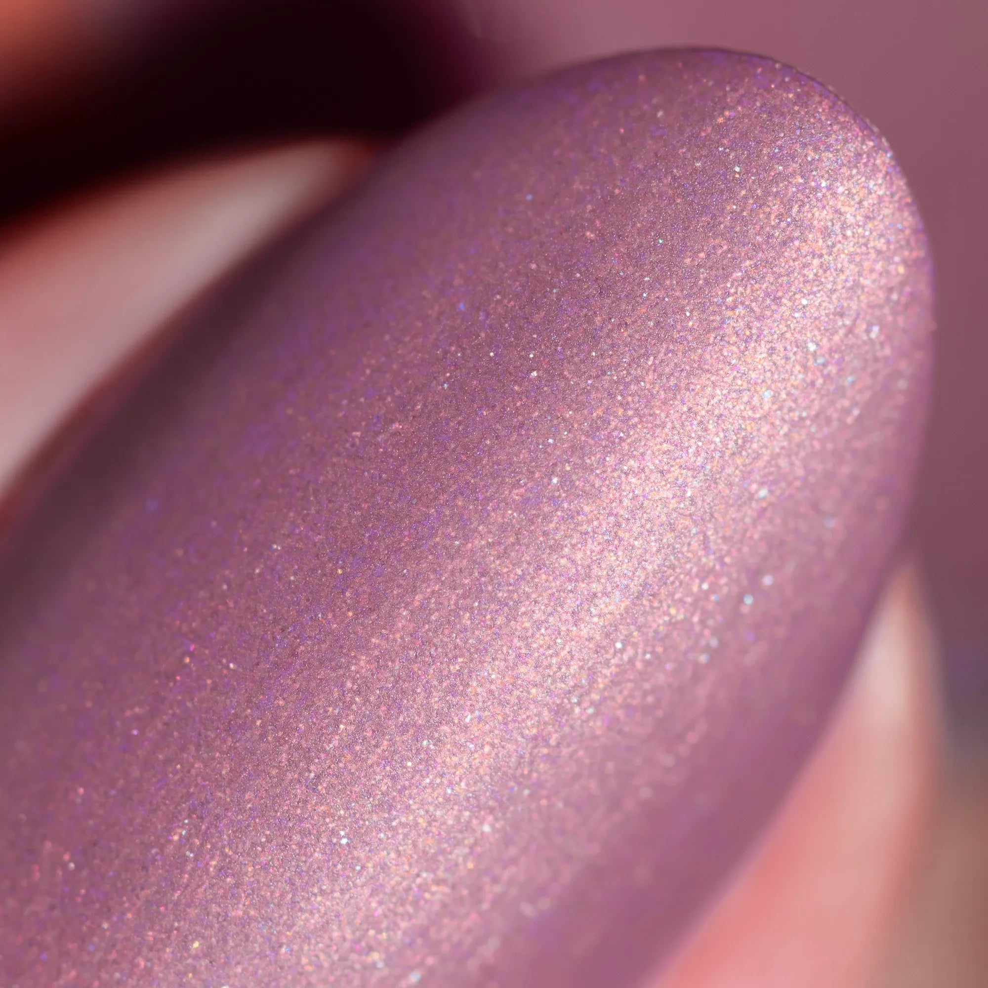 herzlack-manhattan-veganer-nagellack-11ml-mauve-schimmer-gold image 5
