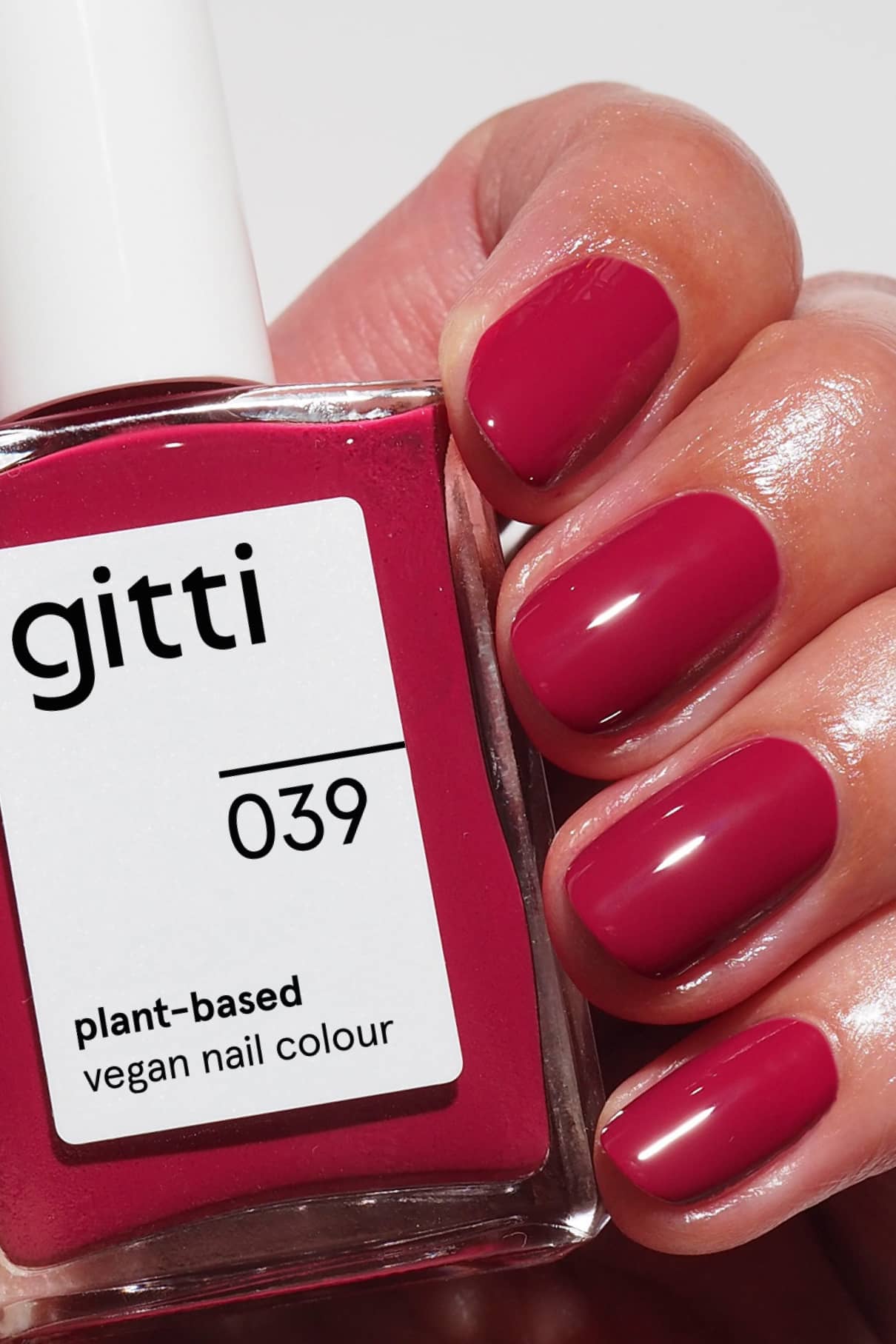 gitti-no-039-plant-based-nagellack-tiefes-rot-beerenton image 2