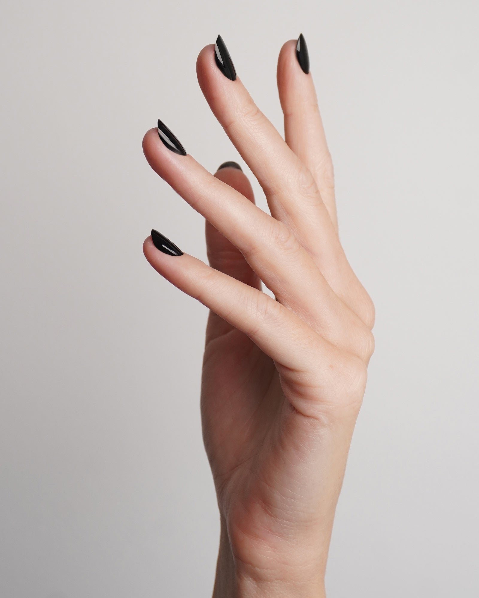 doonails-dark-dream-uv-gel-strips image 4