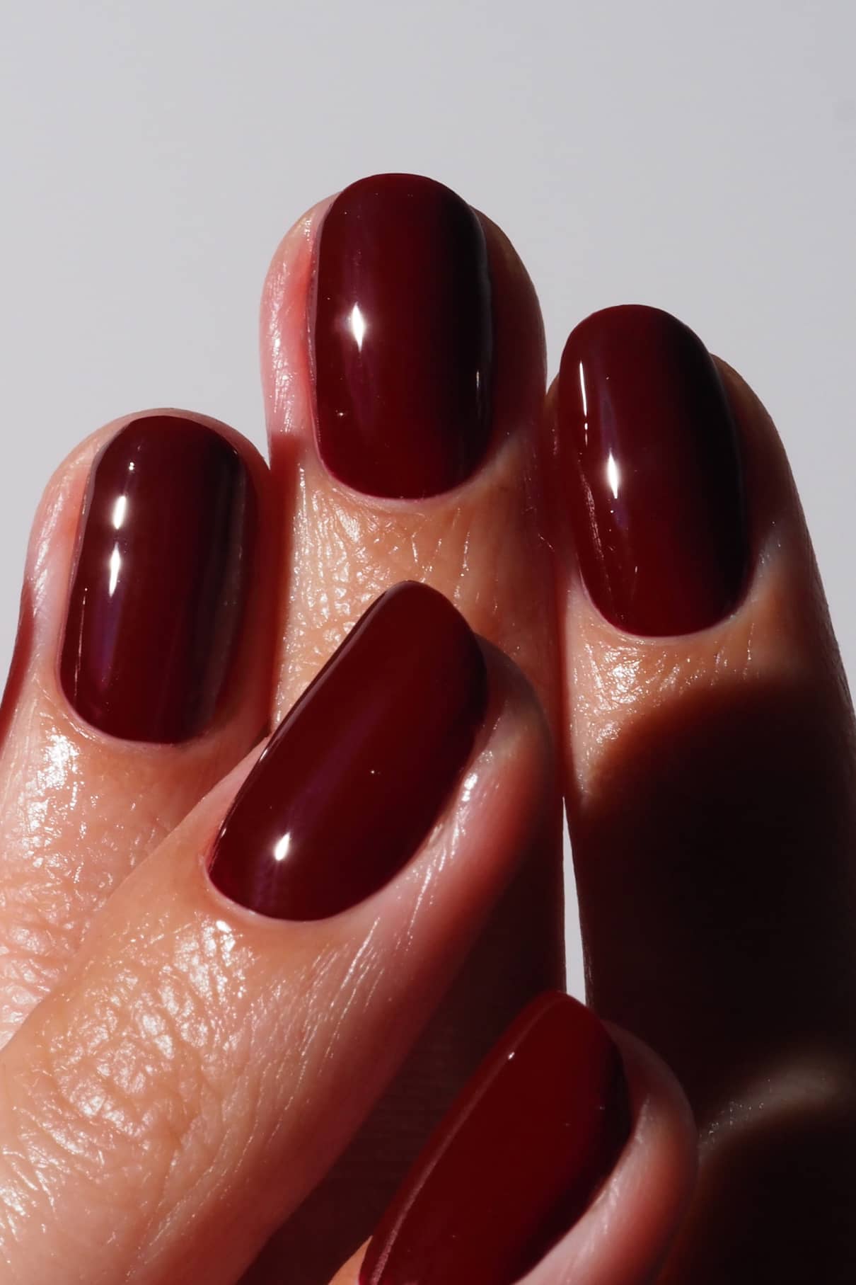 gitti-no-047-plant-based-nagellack-tiefes-dunkelrot image 3