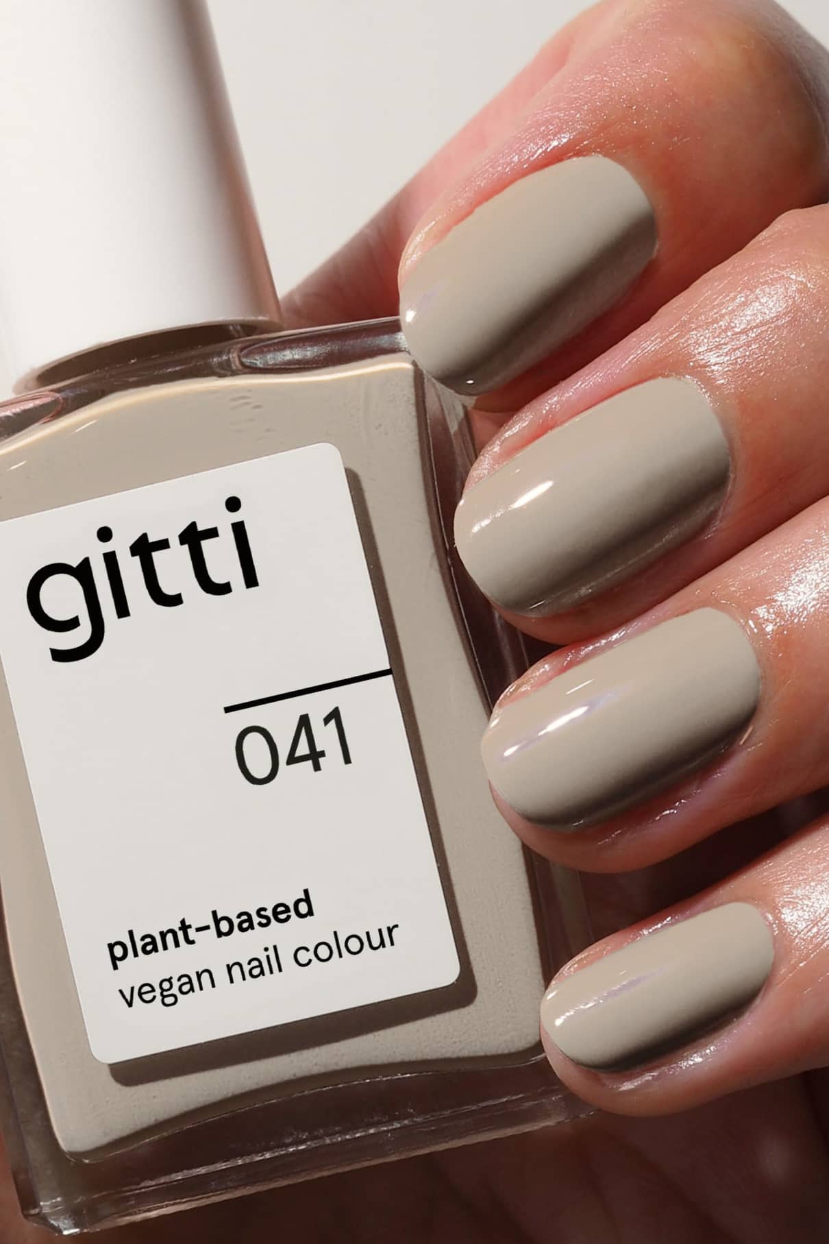 gitti-no-041-plant-based-nagellack-softes-taupe-mit-grauem-unterton image 2