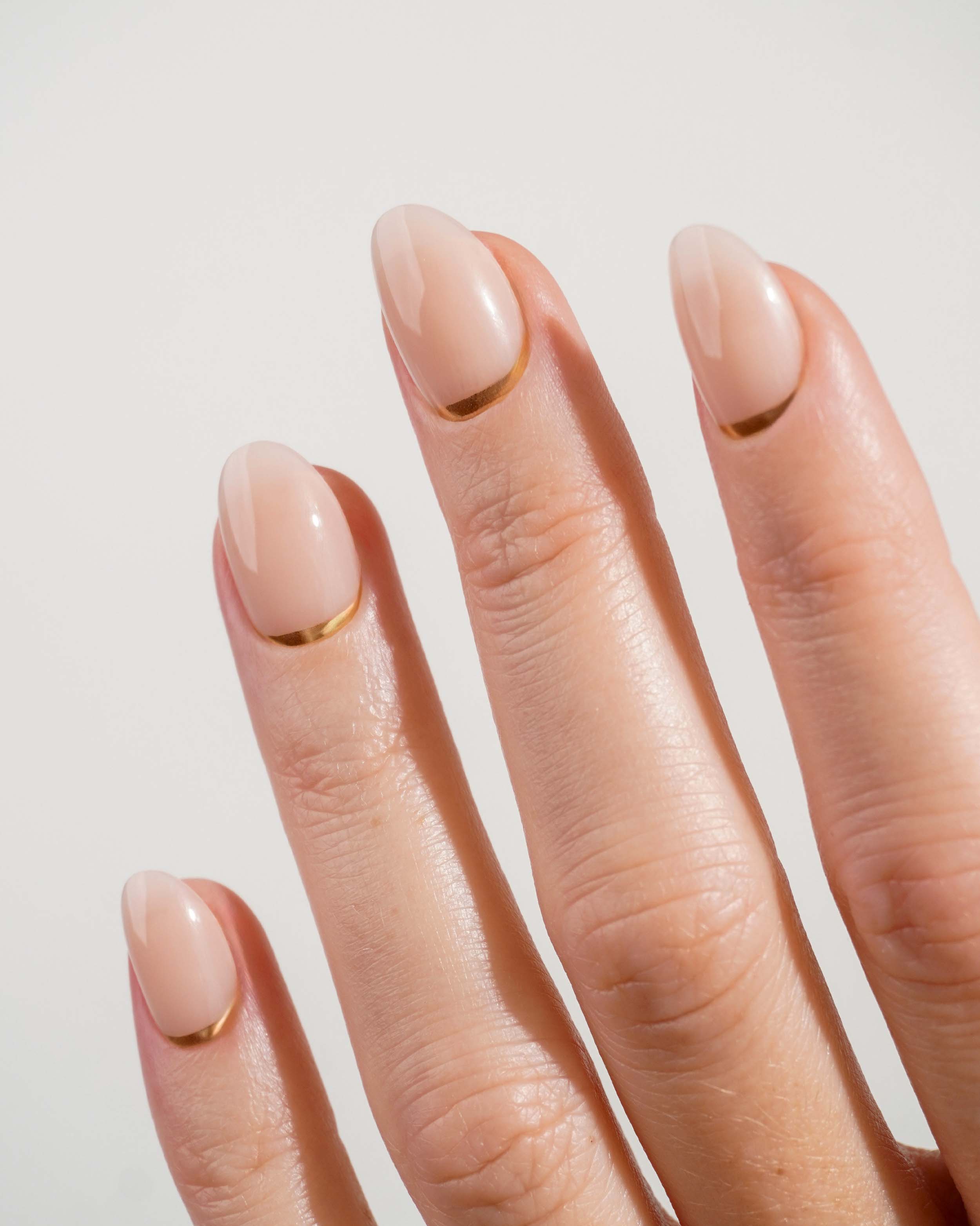 doonails-popcorn-short-round-soft-gel-press-ons-nude-mit-goldrand image 2