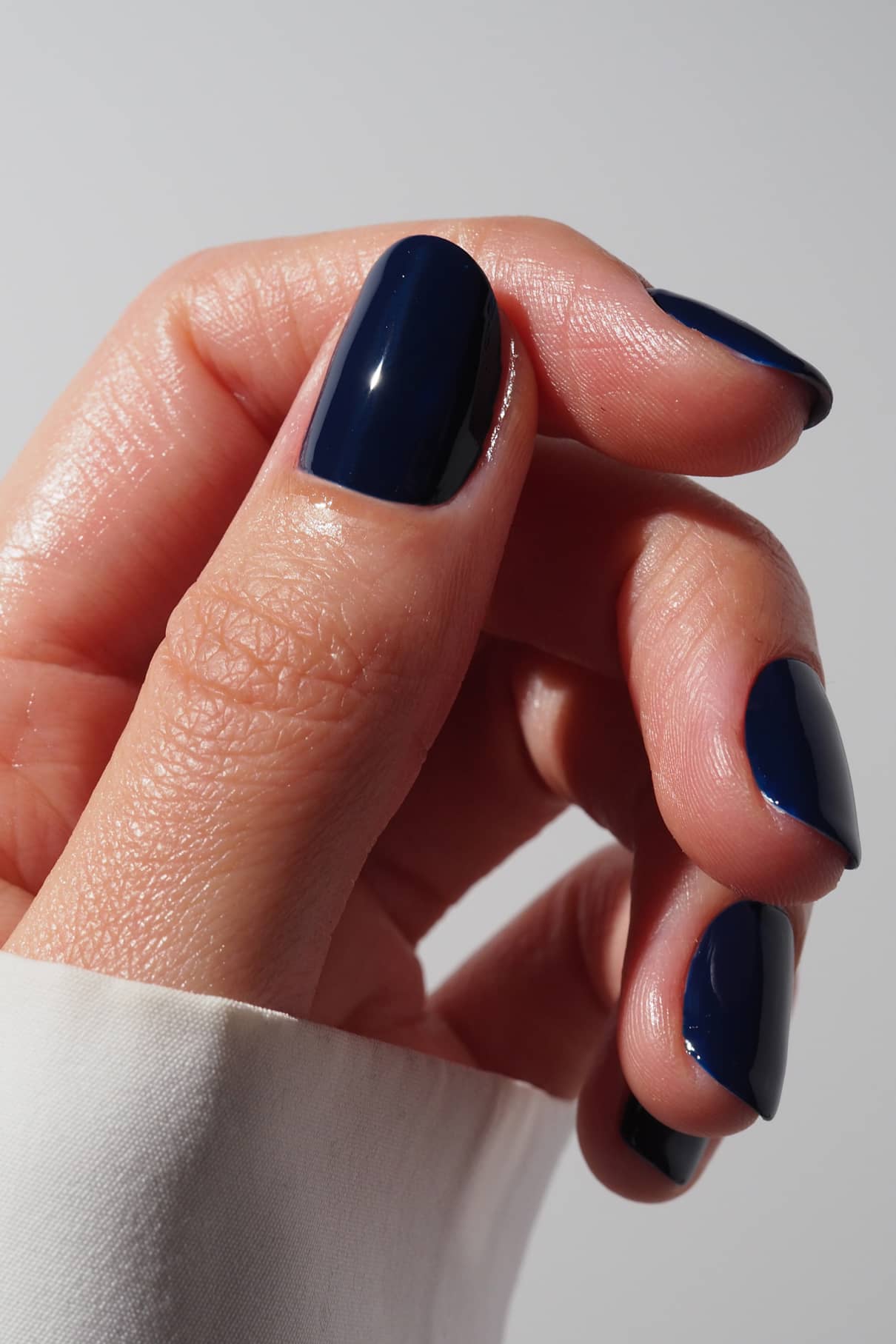 gitti-no-046-pflanzlicher-nagellack-k-hles-dunkelblau image 3