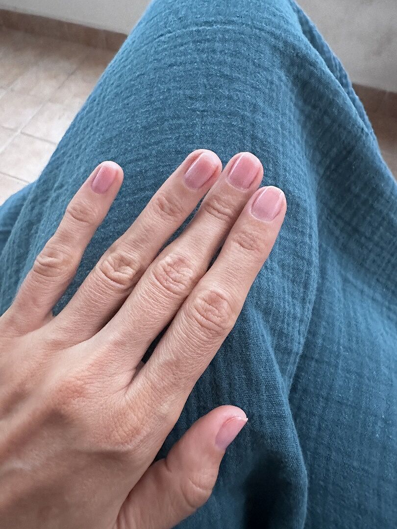 Low effort, pretty nails