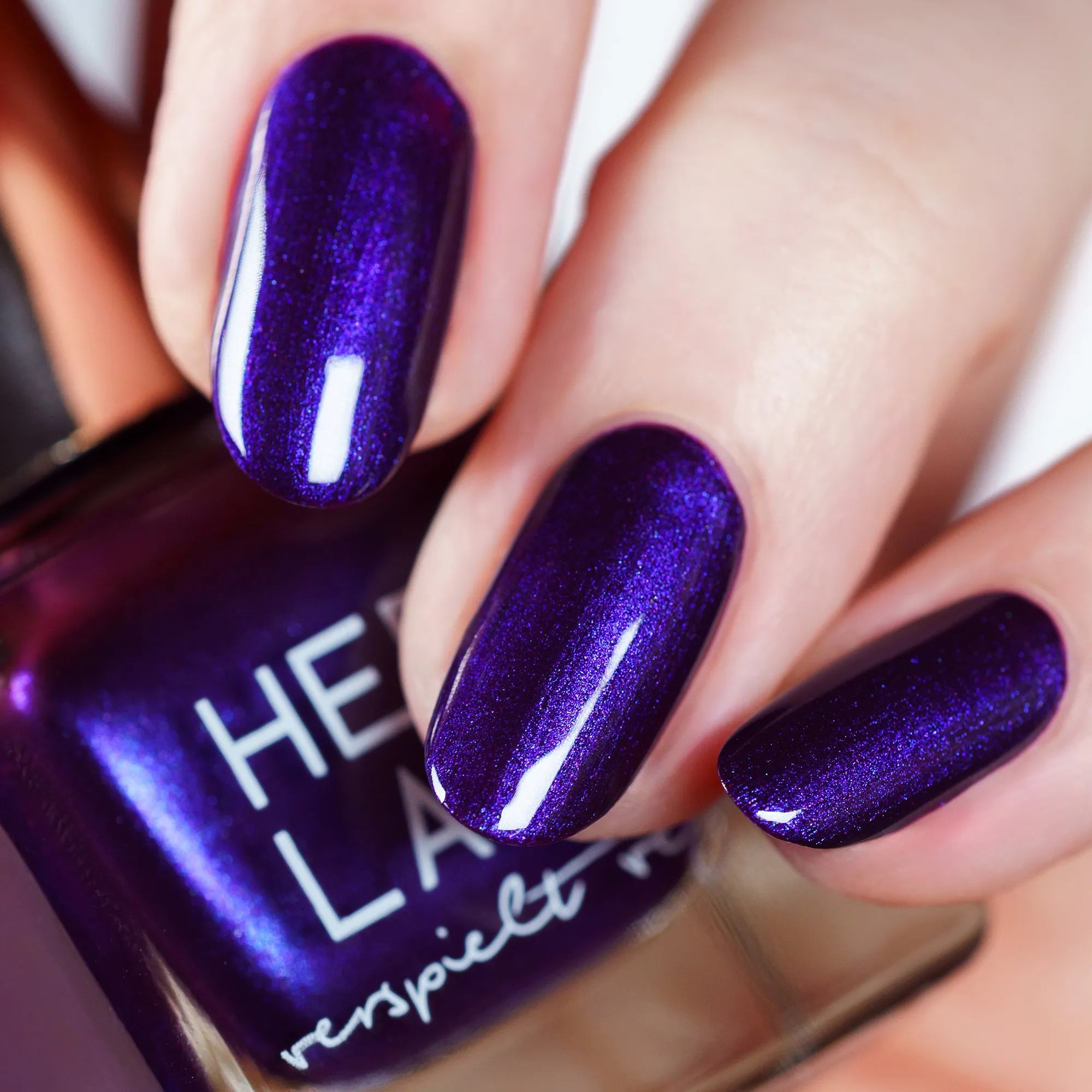 herzlack-morgana-veganer-nagellack-tiefdunkles-violett-schimmer-11ml image 2