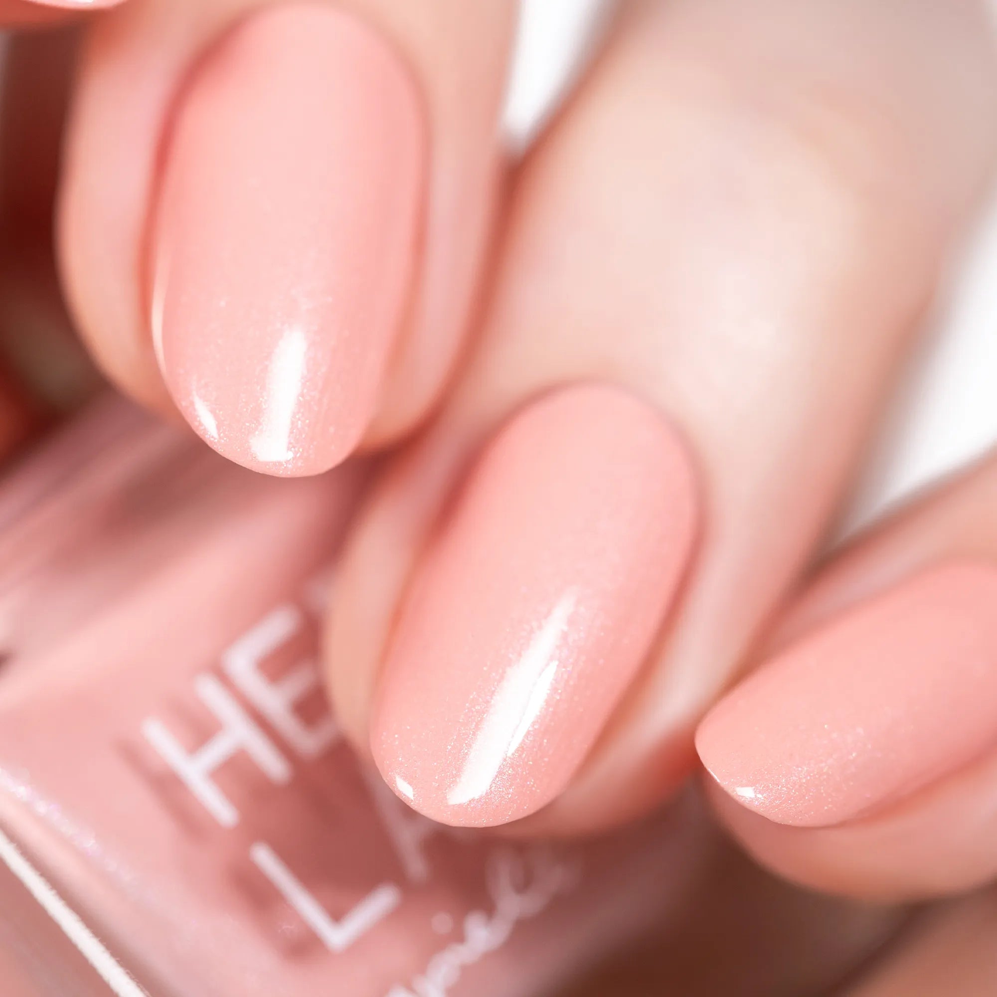 herzlack-pudrige-eleganz-veganer-nagellack-nude-mit-schimmer-11ml image 3