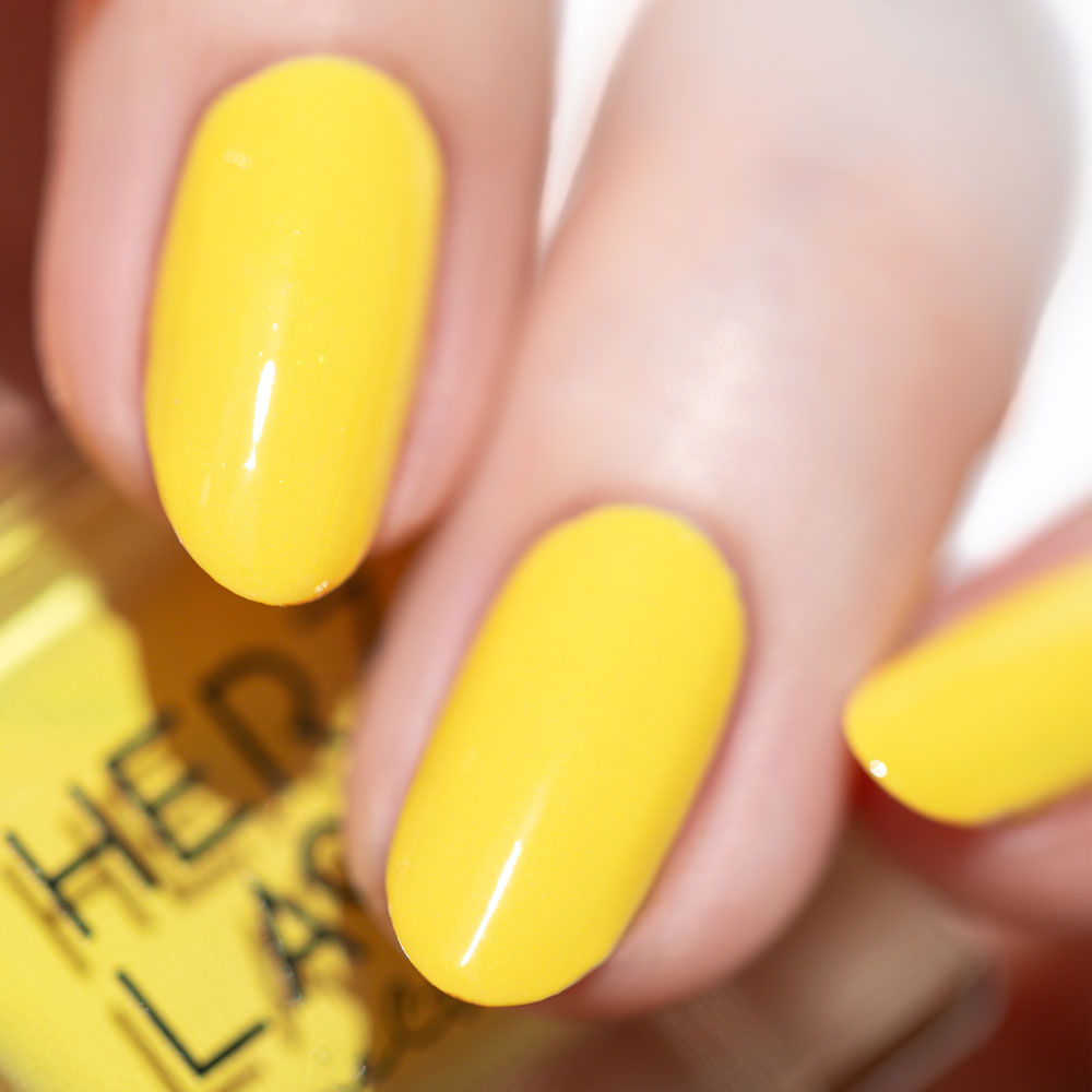 herzlack-sonnenfrida-veganer-nagellack-gelb-gold-schimmer-11ml image 3