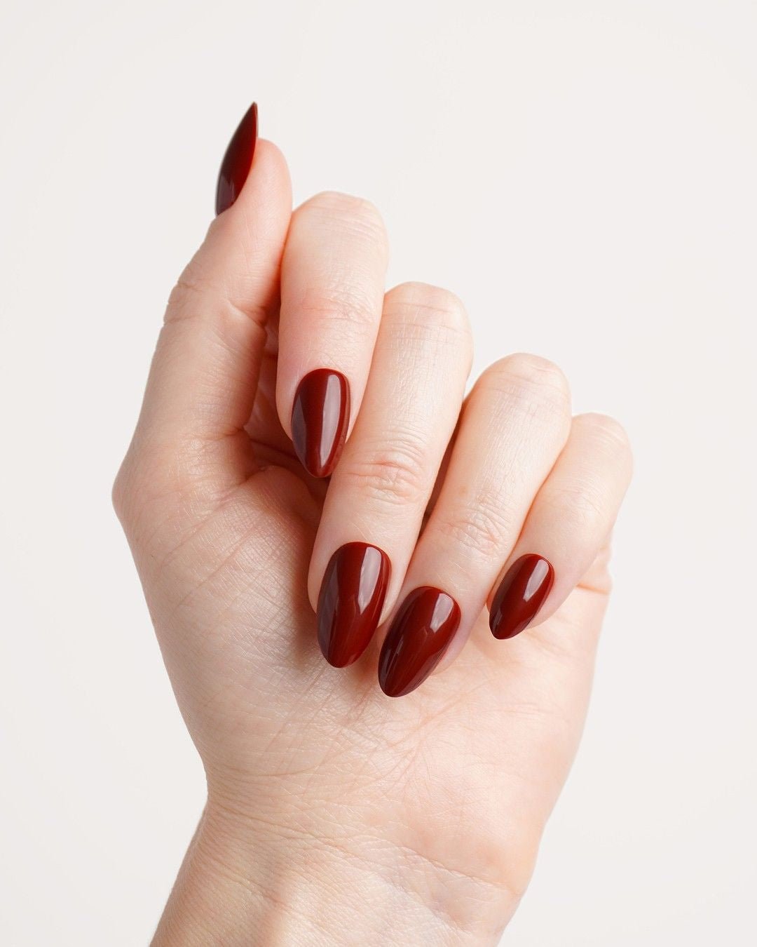 doonails-love-paris-short-almond-soft-gel-press-ons-dunkelrot image 3