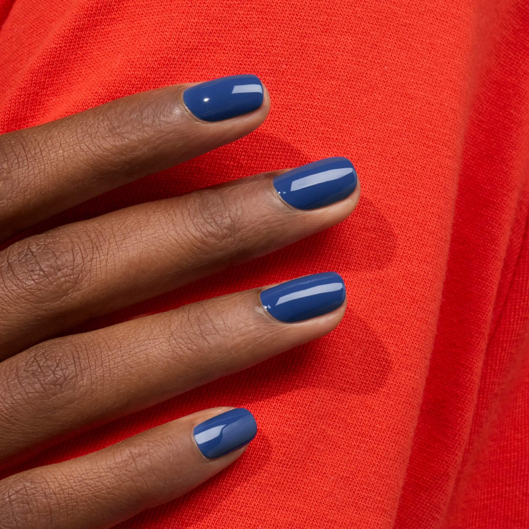 manucurist-midnight-green-flash-semi-permanent-nagellack-dunkelblau image 4