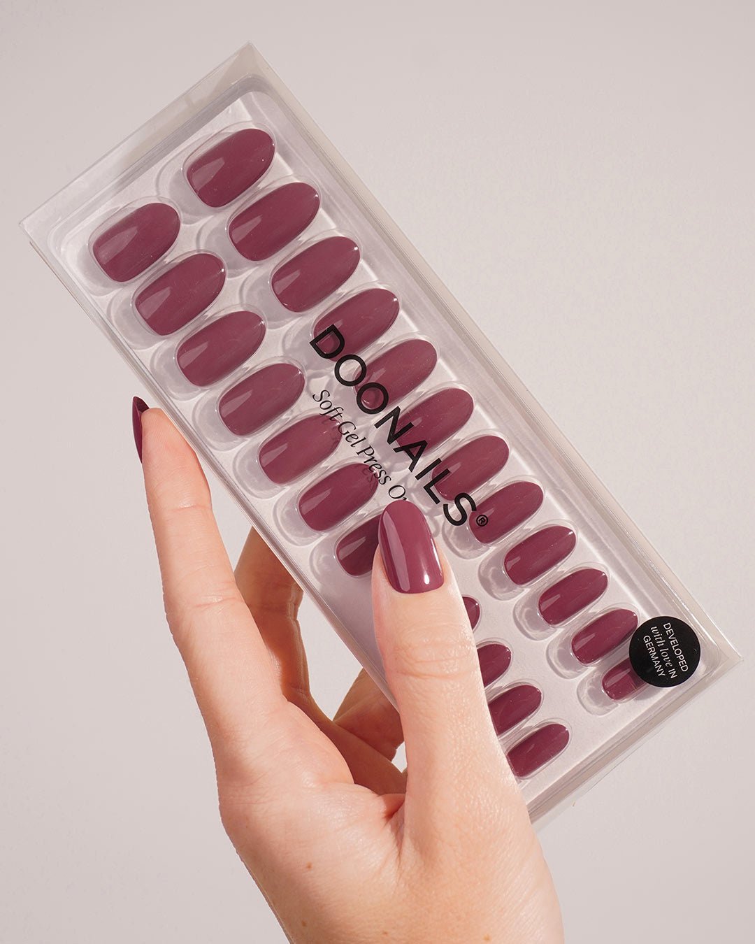 doonails-bubblegum-medium-round-soft-gel-press-ons image 4