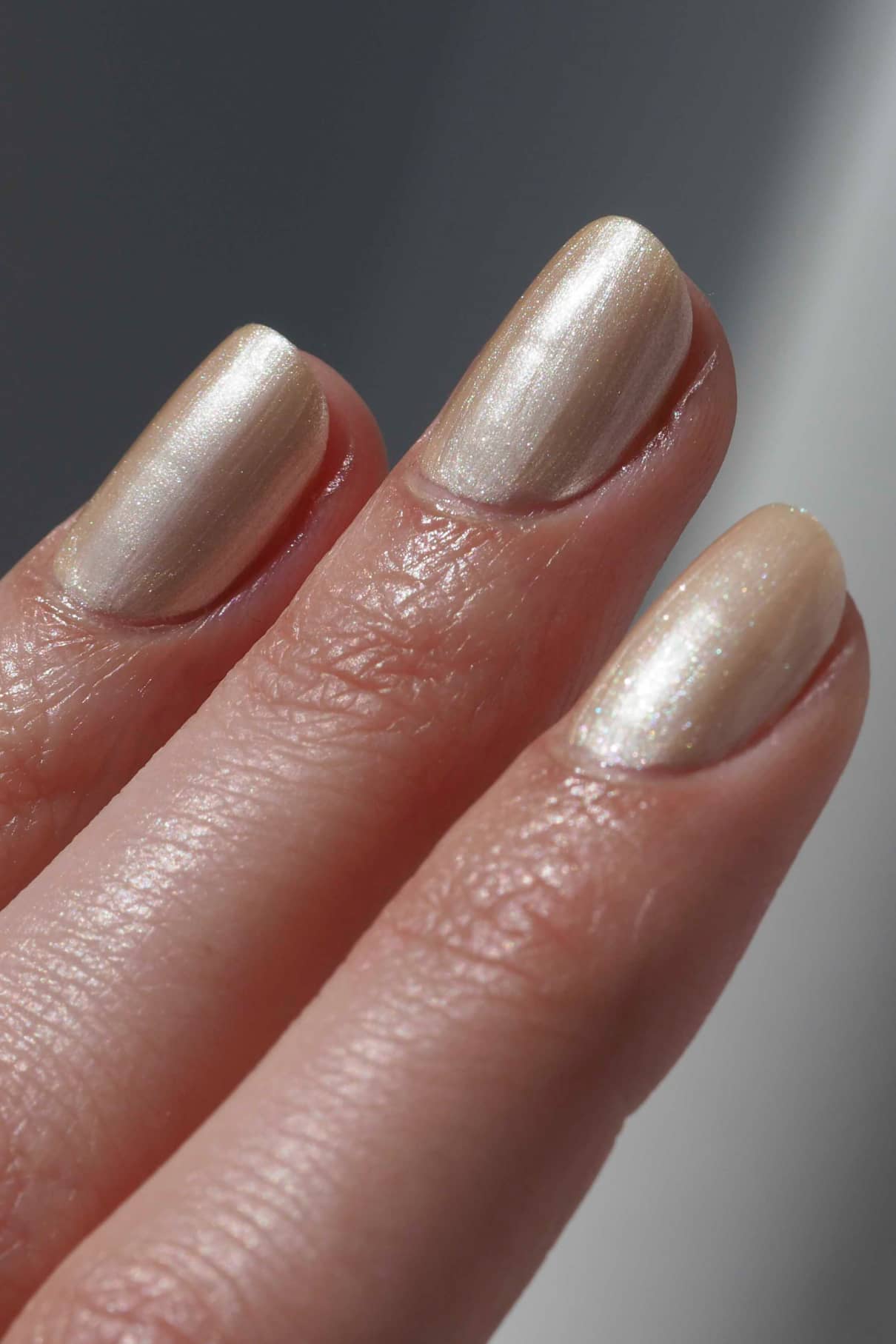gitti-no-307-plant-based-nagellack-metallic-ros-gold image 3