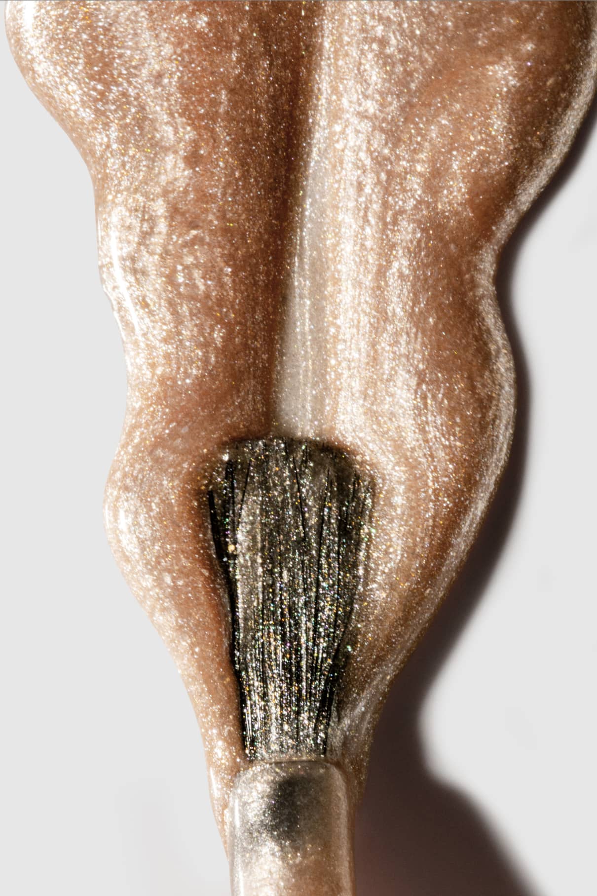gitti-no-208-plant-based-nagellack-gold-glitter image 4