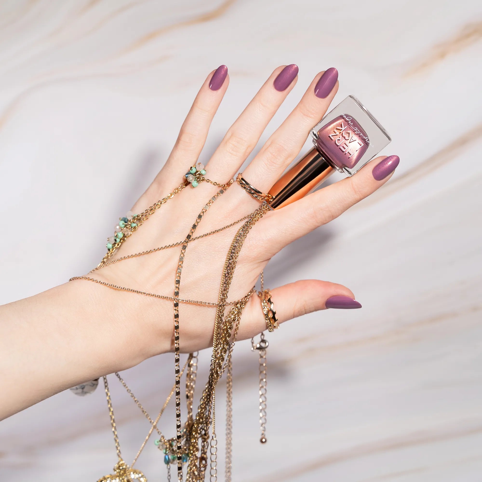 herzlack-manhattan-veganer-nagellack-11ml-mauve-schimmer-gold image 7