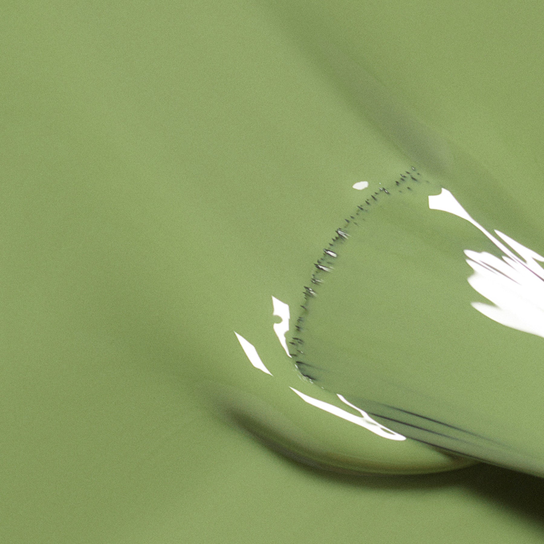 manucurist-green-tuileries-nagellack-olivgr-n-mit-grau image 4