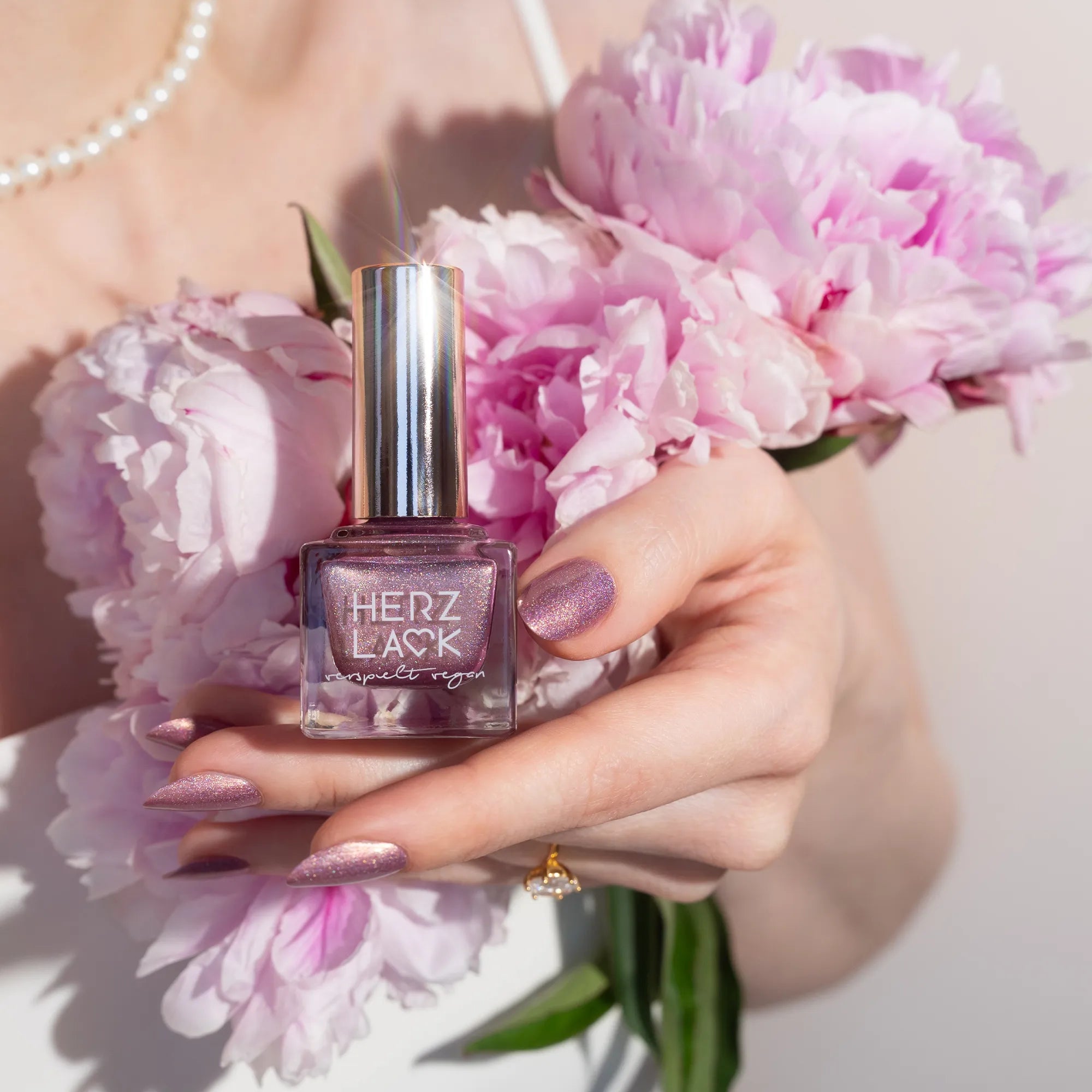herzlack-glanzmoment-rosa-nude-holo-nagellack-vegan-11ml image 5