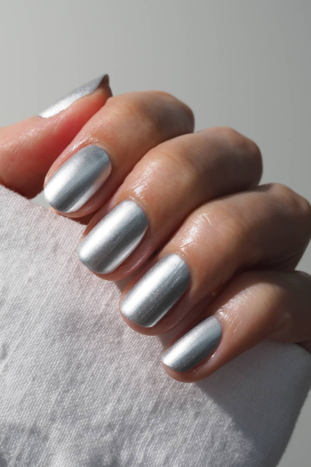 gitti-no-310-pflanzlicher-nagellack-metallic-silber-mit-chrom-effekt image 6