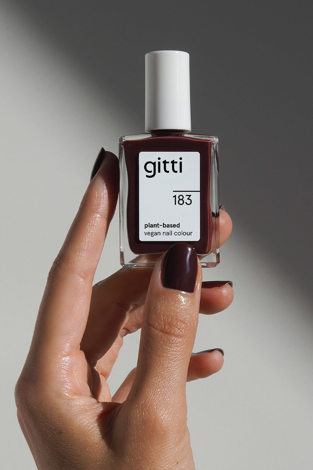 gitti-no-183-plant-based-nagellack-intensives-dunkles-beerenrot-violett image 6