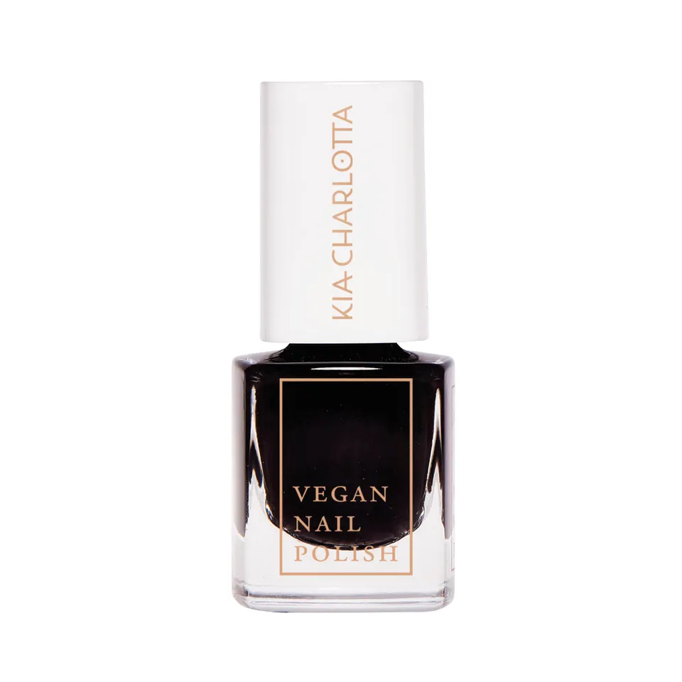 kia-charlotta-a-brave-soul-veganer-nagellack-schwarz-klassik image 1