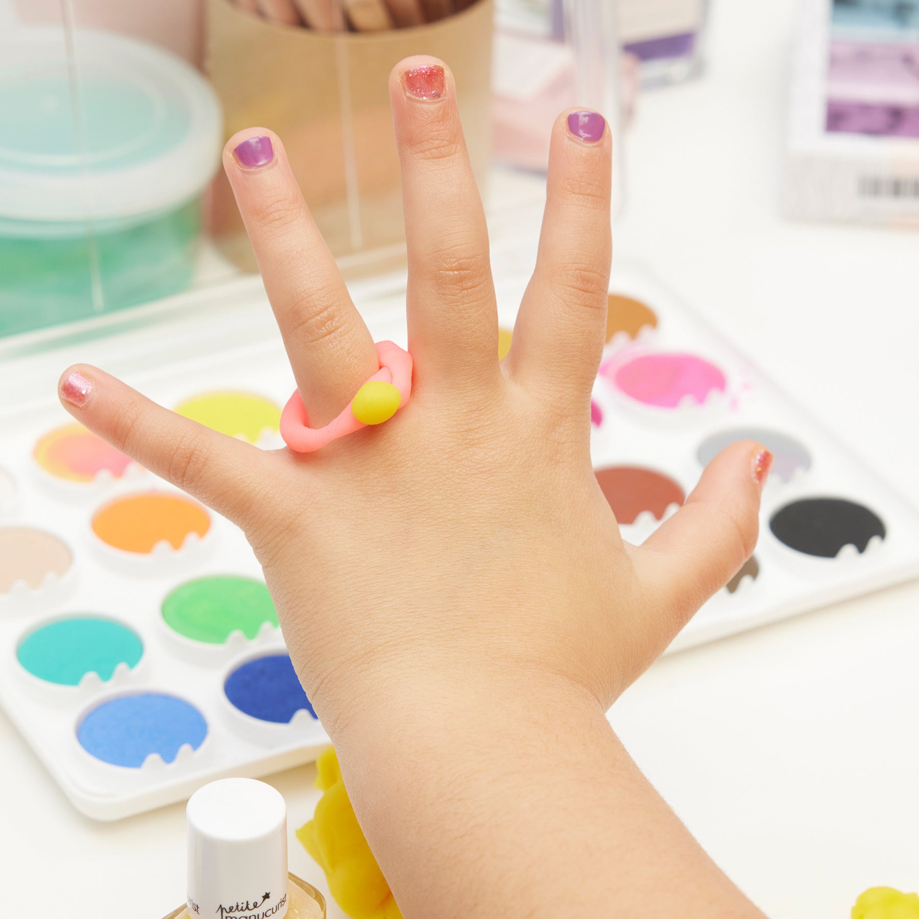 manucurist-petite-betty-stella-scarlett-set-veganer-kindernagellack-3er-set image 2