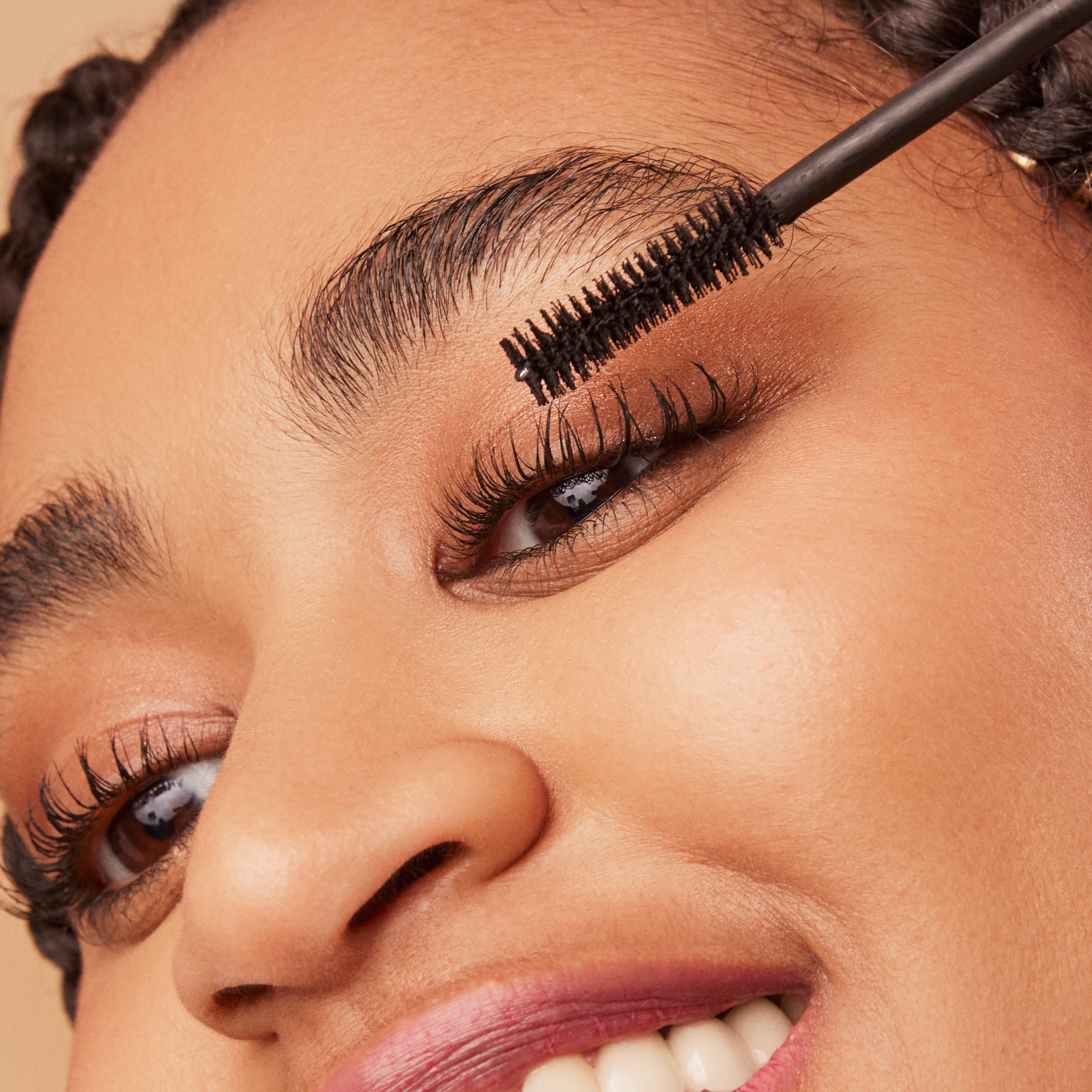 kia-charlotta-x-mas-essentials-veganes-make-up-set-mascara-lipgloss-nagellack image 5